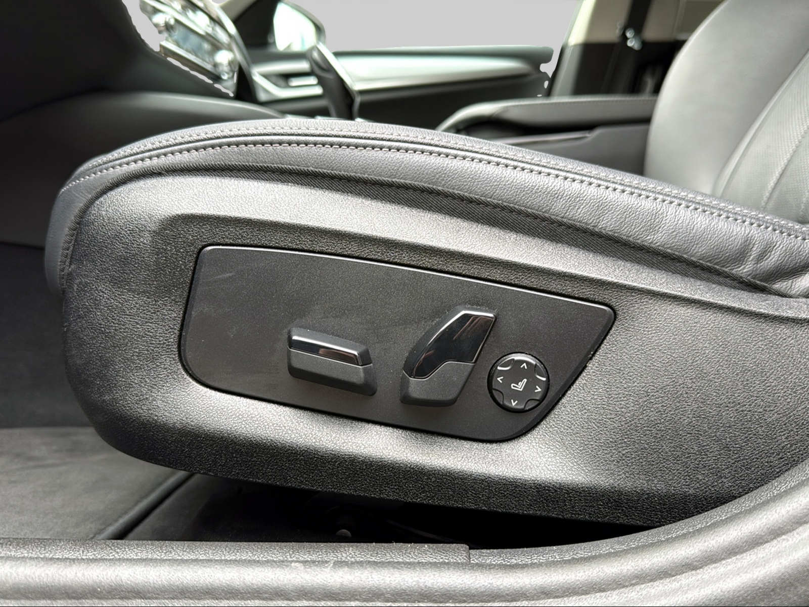 BMW 520d xDrive 48V Touring Steptronic-image-11