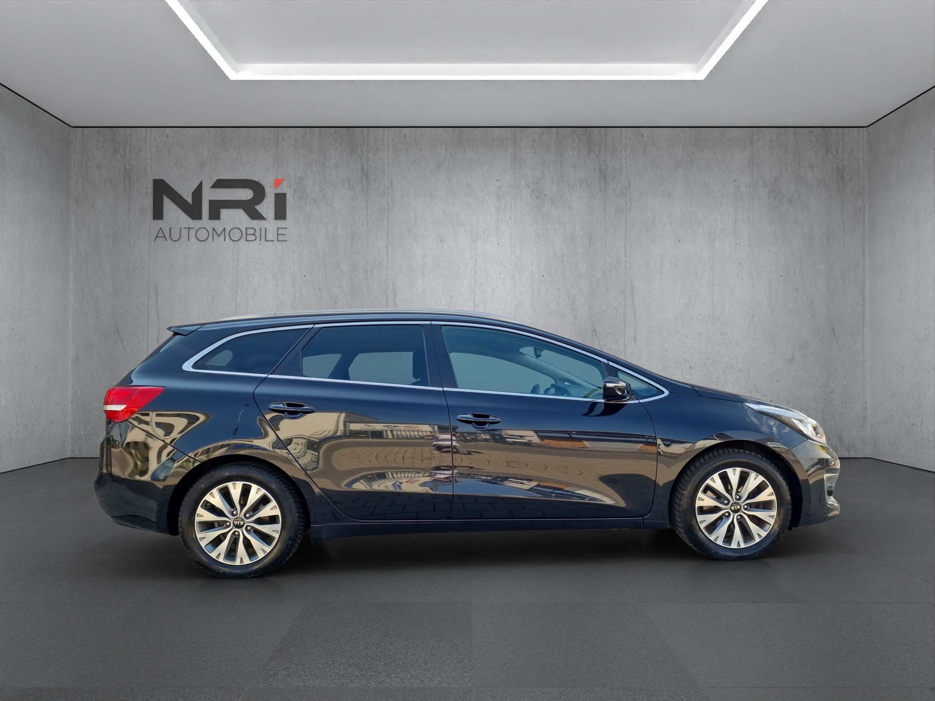 KIA Cee'd Sportswagon 1.6 CRDi Trend-showroom-element-3