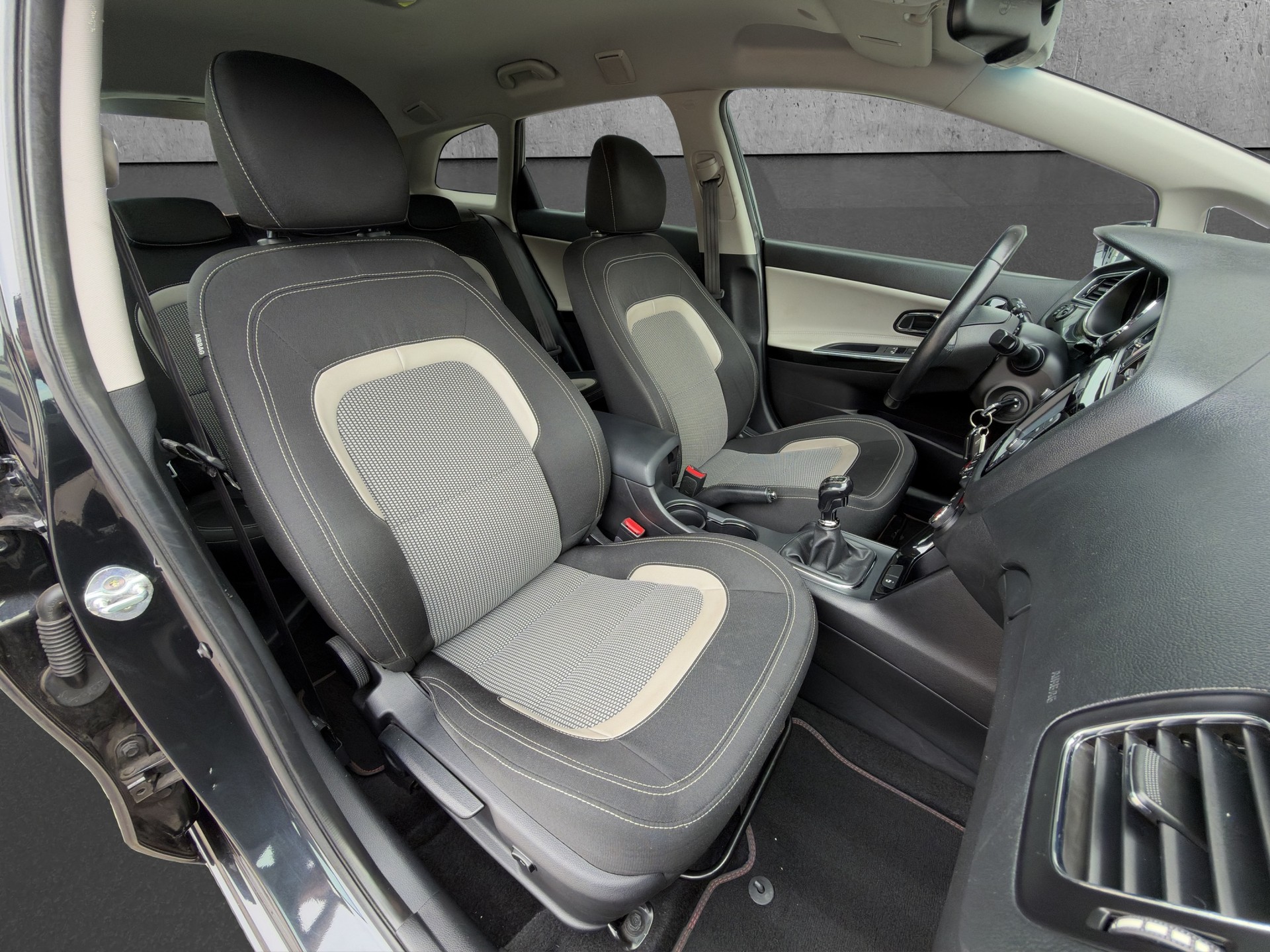 KIA Cee'd Sportswagon 1.6 CRDi Trend-image-12