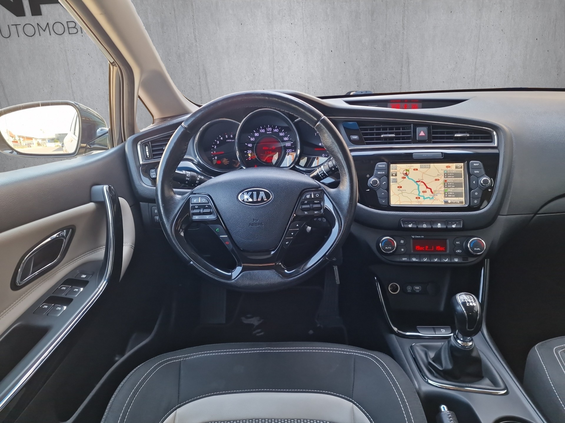 KIA Cee'd Sportswagon 1.6 CRDi Trend-image-9