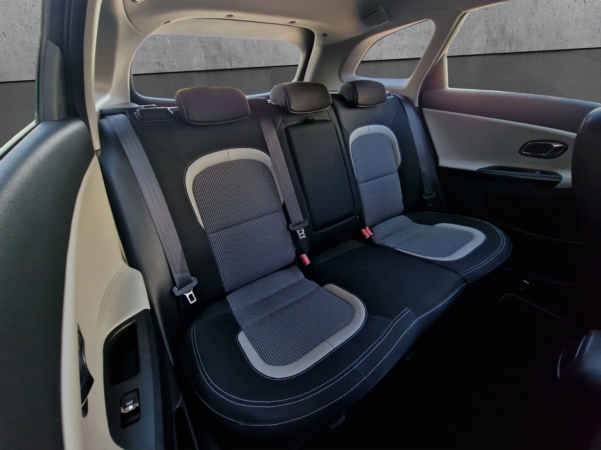 KIA Cee'd Sportswagon 1.6 CRDi Trend-image-12