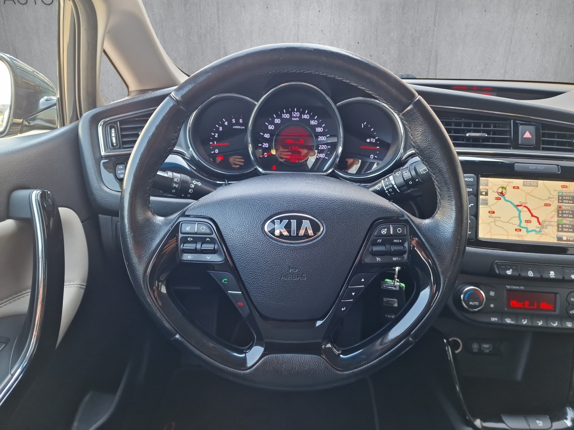 KIA Cee'd Sportswagon 1.6 CRDi Trend-image-15