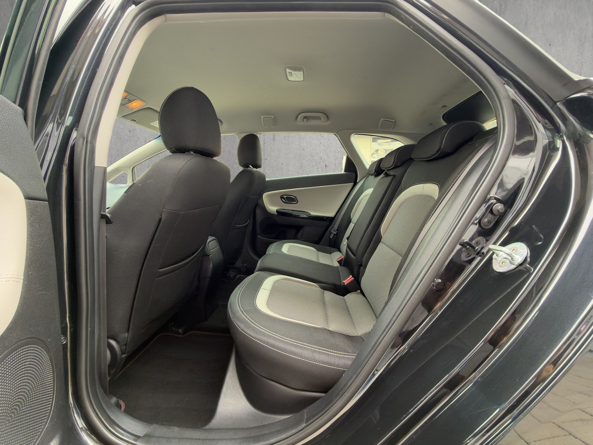 KIA Cee'd Sportswagon 1.6 CRDi Trend-image-10