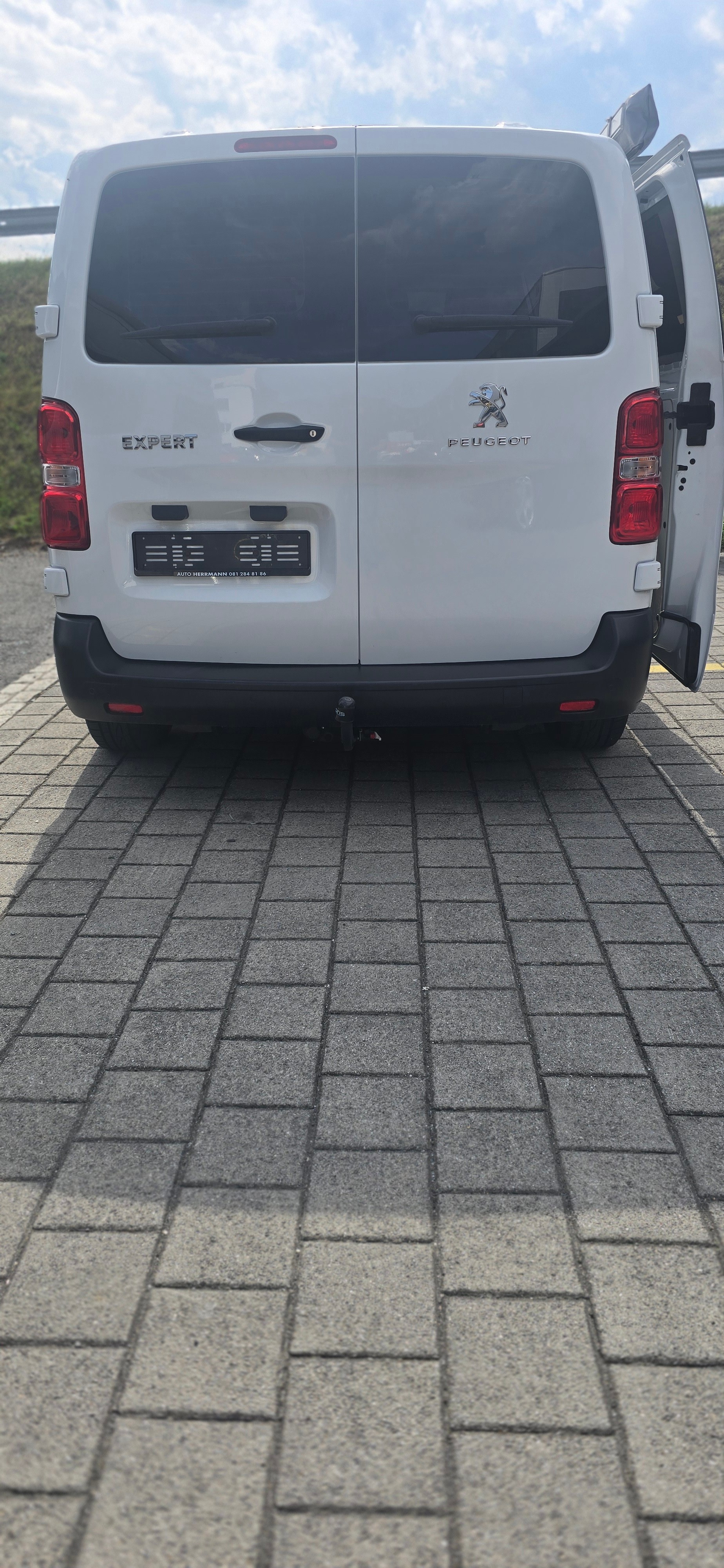 PEUGEOT EXPERT-image-8