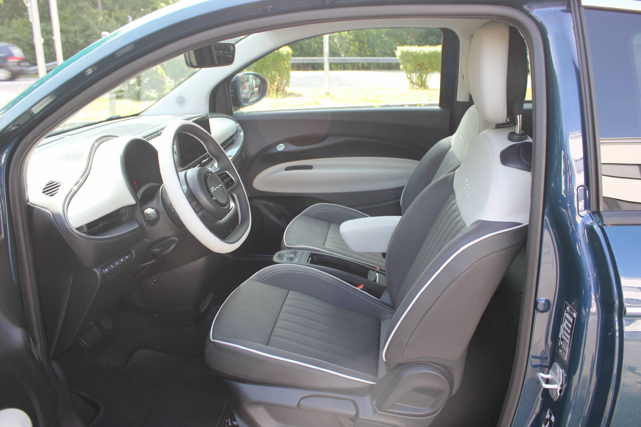 FIAT 500 Cabrio La Prima-image-4