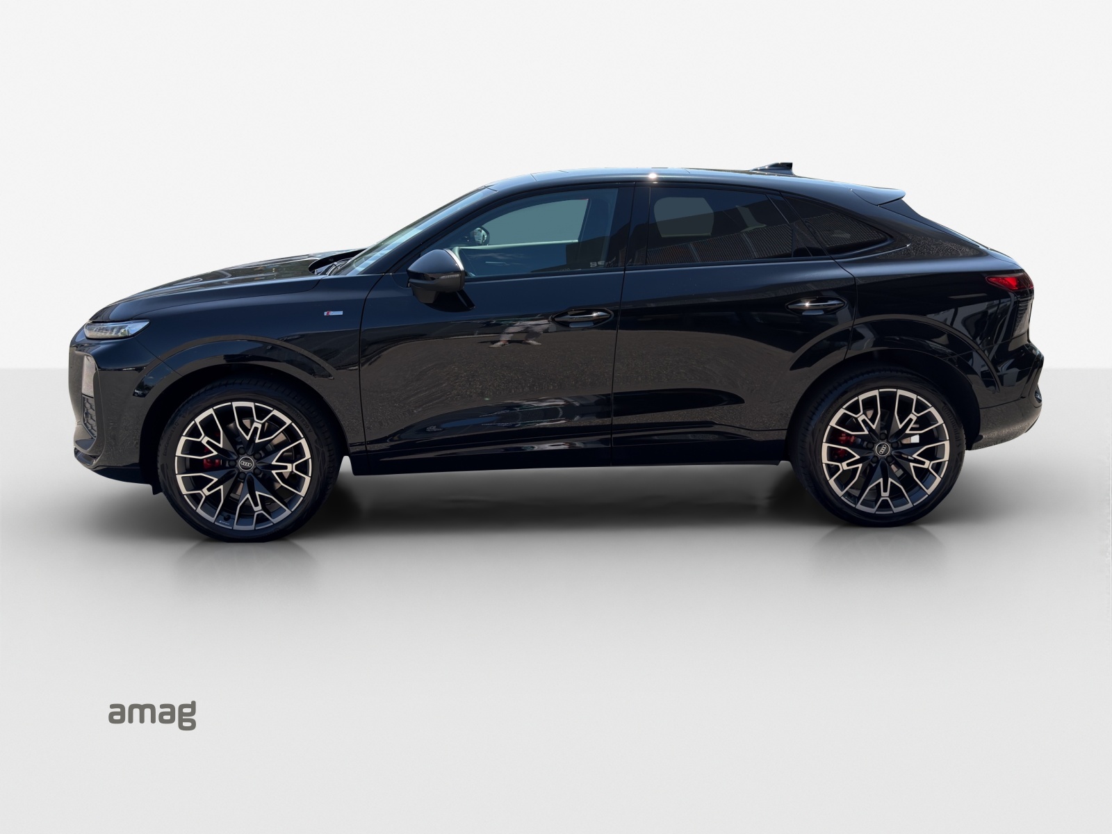 AUDI Q3 Sportback TFSI quattro 195 kW S tronic-showroom-element-1