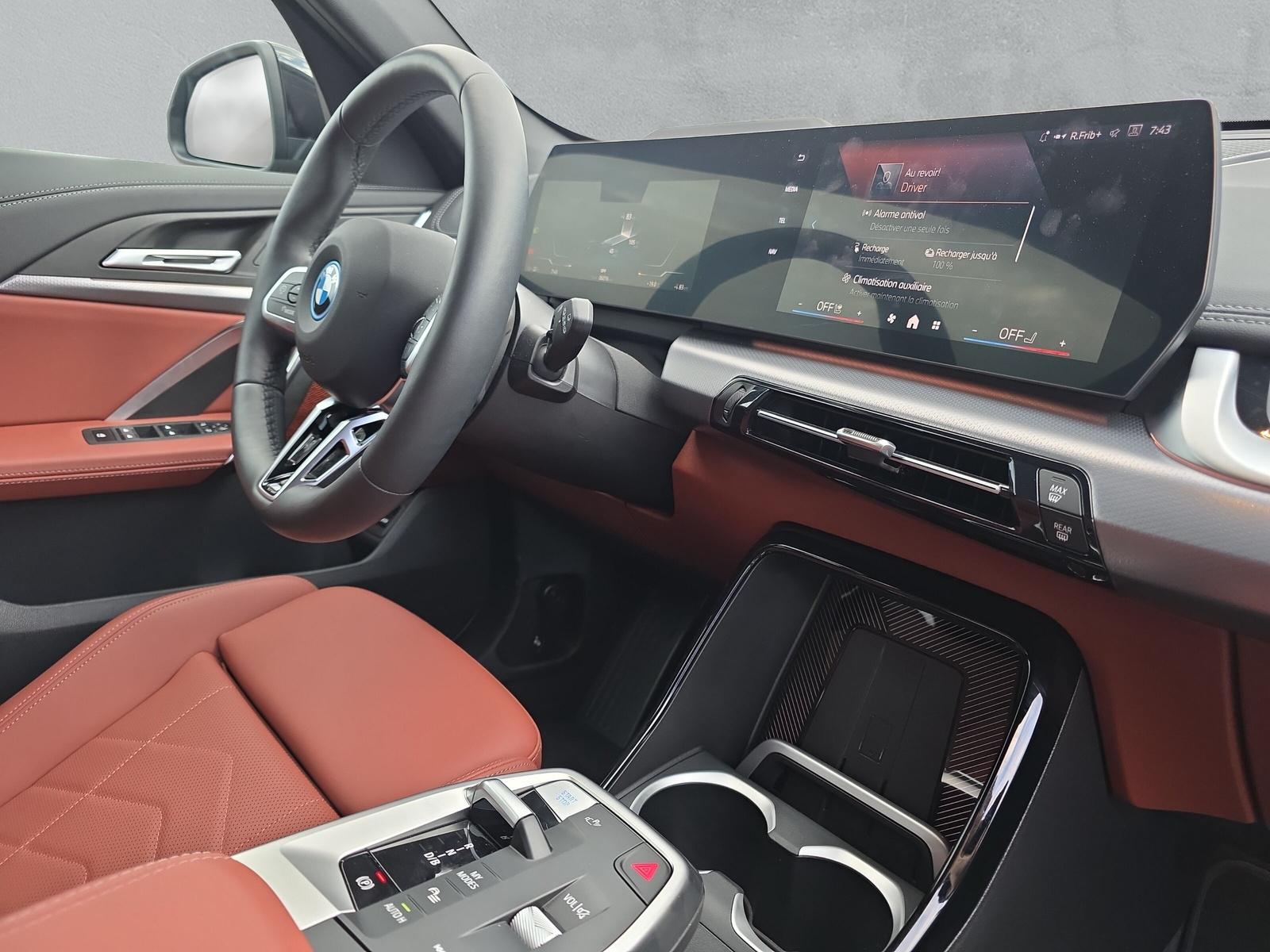 BMW iX1 20 M Sport eDrive U11 (CH) AHK 750KG **100 % électrique**-image-14