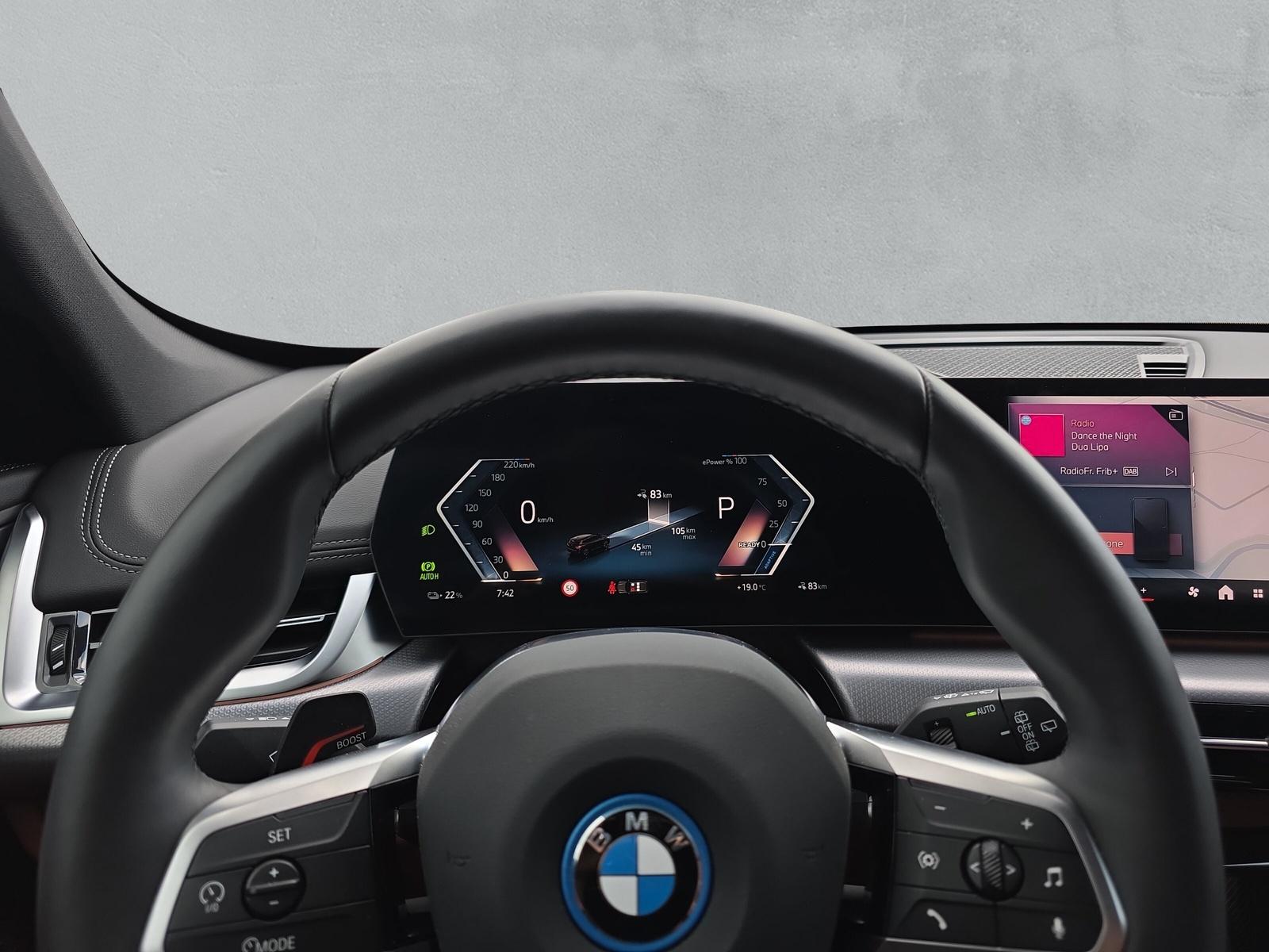 BMW iX1 20 M Sport eDrive U11 (CH) AHK 750KG **100 % électrique**-image-22