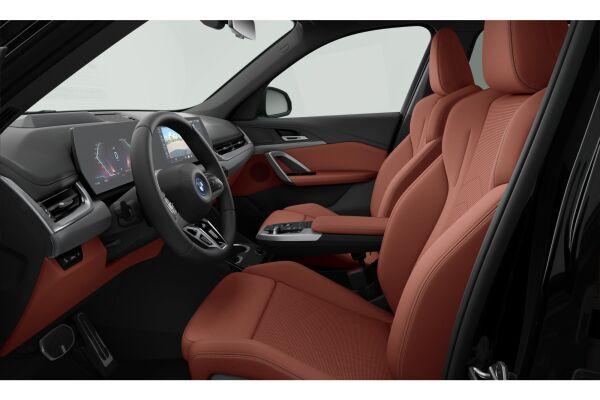 BMW iX1 20 M Sport eDrive U11 (CH) AHK 750KG **100 % électrique**-showroom-element-2