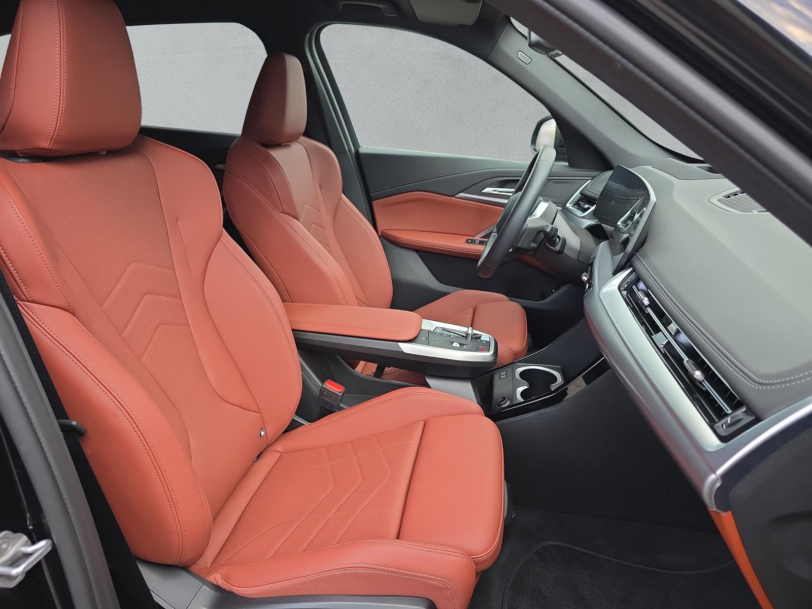BMW iX1 20 M Sport eDrive U11 (CH) AHK 750KG **100 % électrique**-image-12