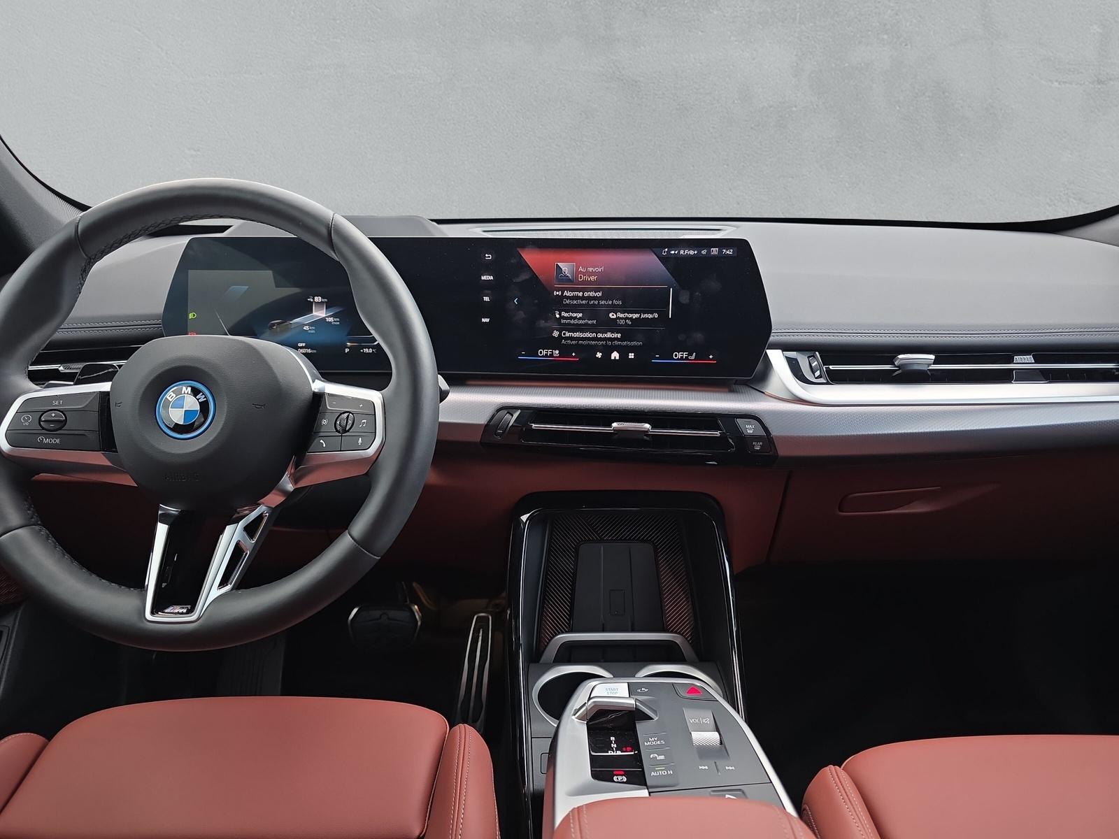 BMW iX1 20 M Sport eDrive U11 (CH) AHK 750KG **100 % électrique**-image-16