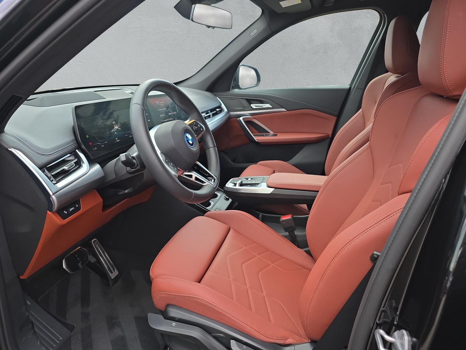 BMW iX1 20 M Sport eDrive U11 (CH) AHK 750KG **100 % électrique**-image-11