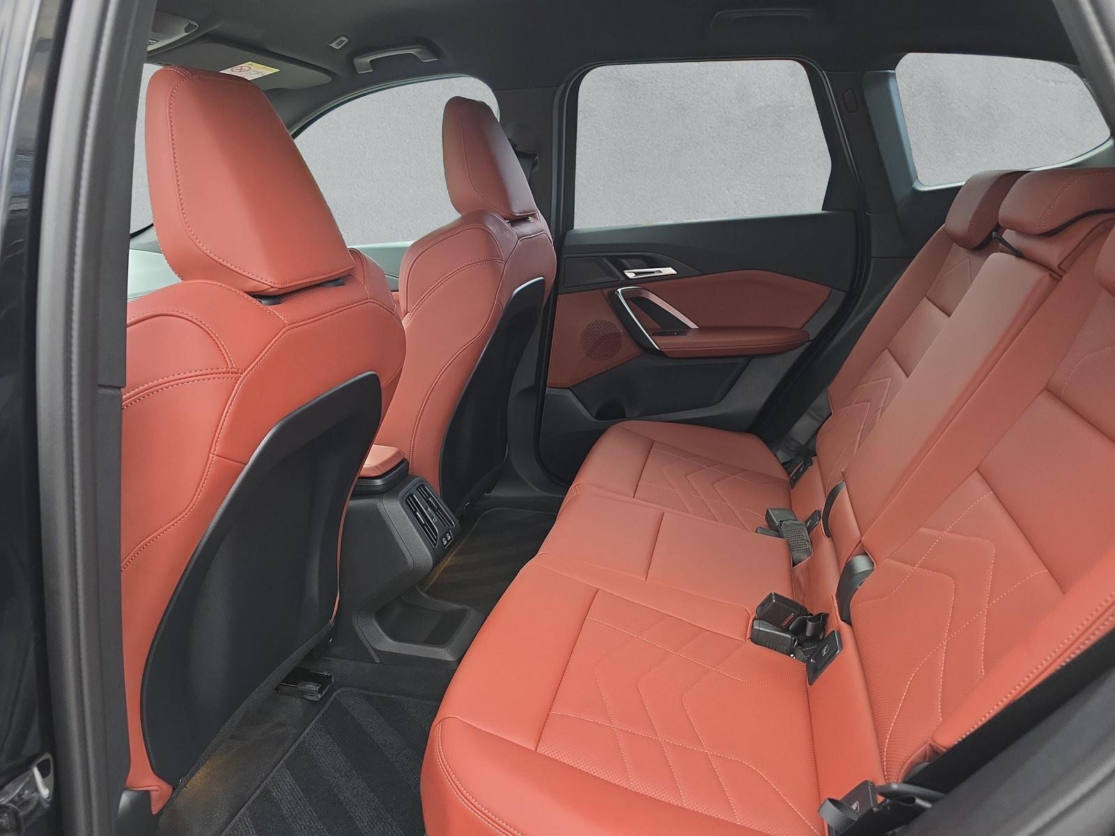 BMW iX1 20 M Sport eDrive U11 (CH) AHK 750KG **100 % électrique**-image-15