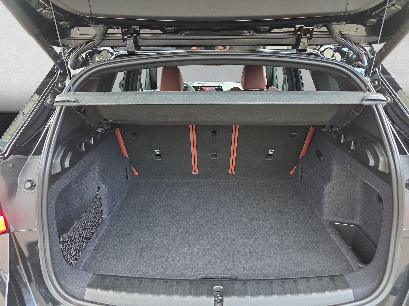 BMW iX1 20 M Sport eDrive U11 (CH) AHK 750KG **100 % électrique**-image-10