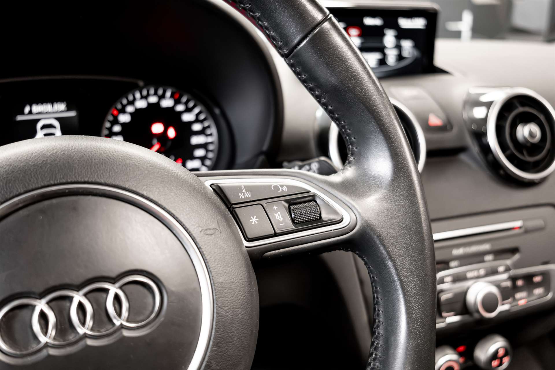 AUDI A1 1.0 TFSI Sport-image-9