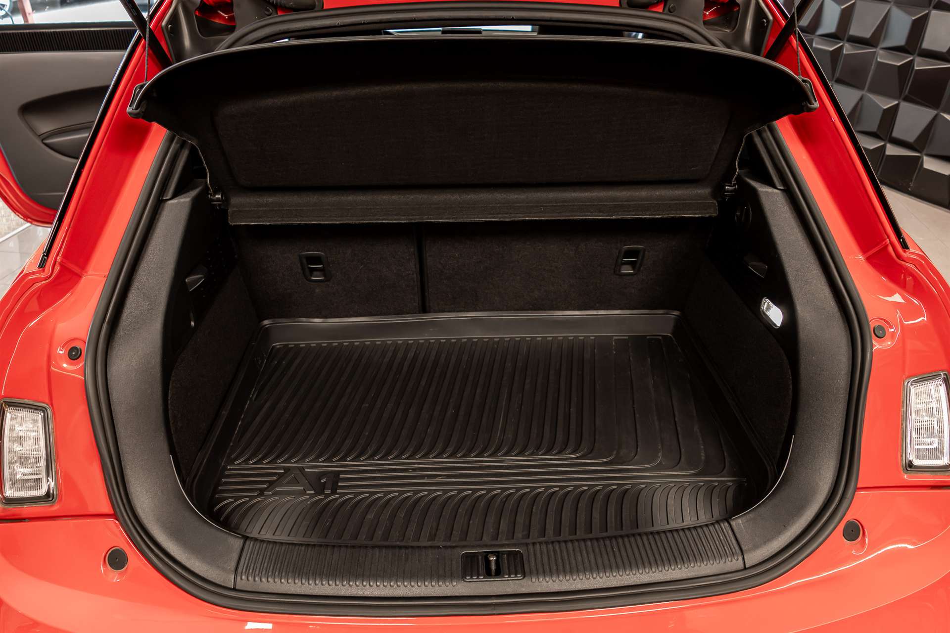 AUDI A1 1.0 TFSI Sport-image-24