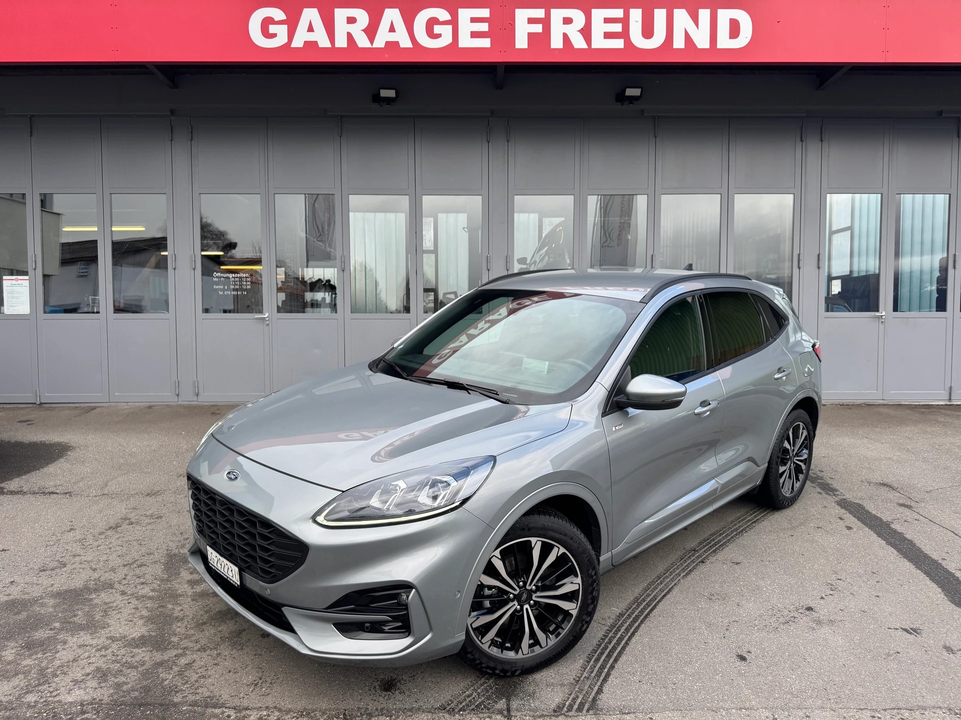 FORD Kuga 2.5 FHEV ST-Line X 4WD-showroom-element-3
