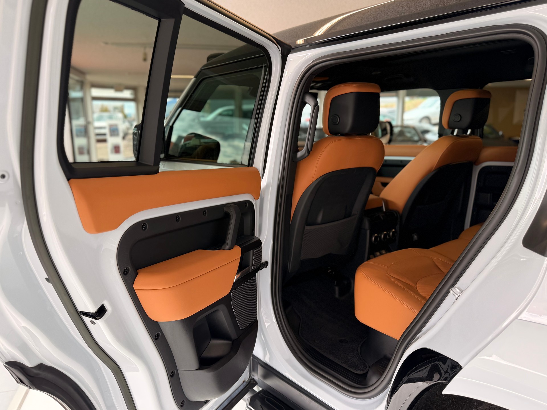 LAND ROVER Defender 110 525 V8 5.0 URBAN-EDITION-image-19