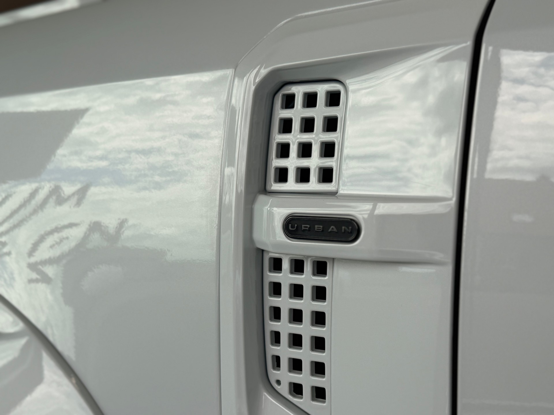 LAND ROVER Defender 110 525 V8 5.0 URBAN-EDITION-image-10