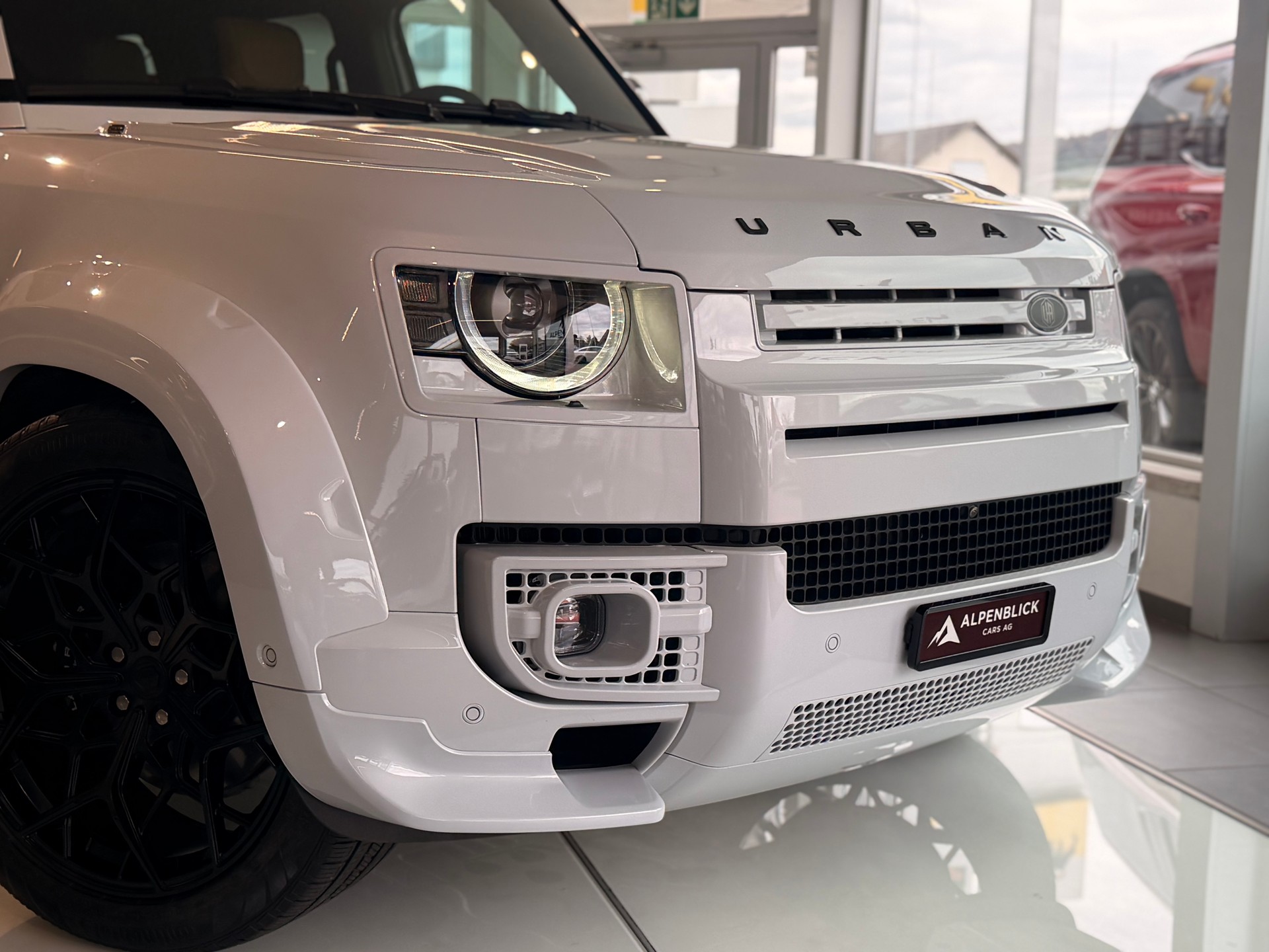 LAND ROVER Defender 110 525 V8 5.0 URBAN-EDITION-showroom-element-2