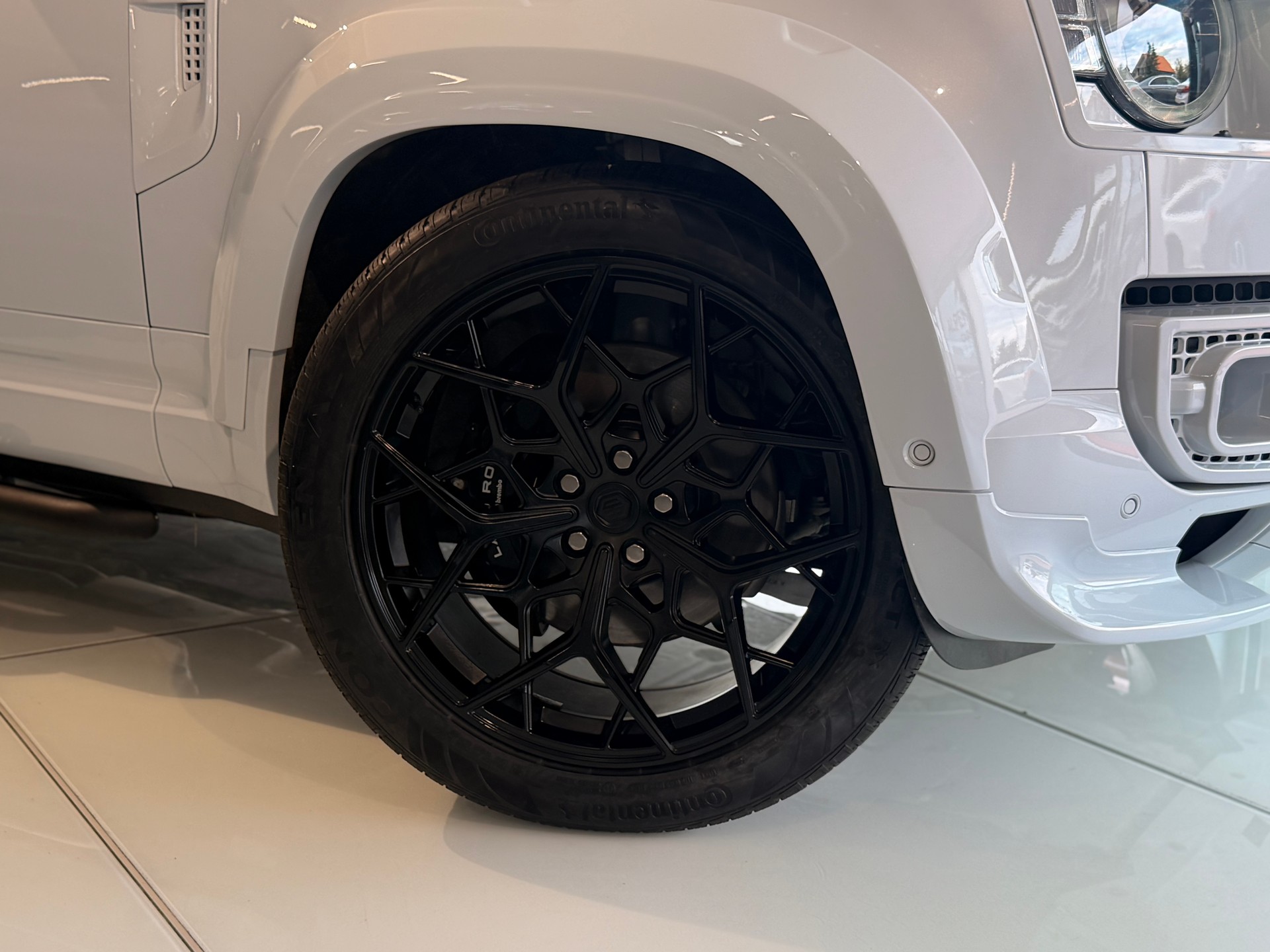 LAND ROVER Defender 110 525 V8 5.0 URBAN-EDITION-showroom-element-1