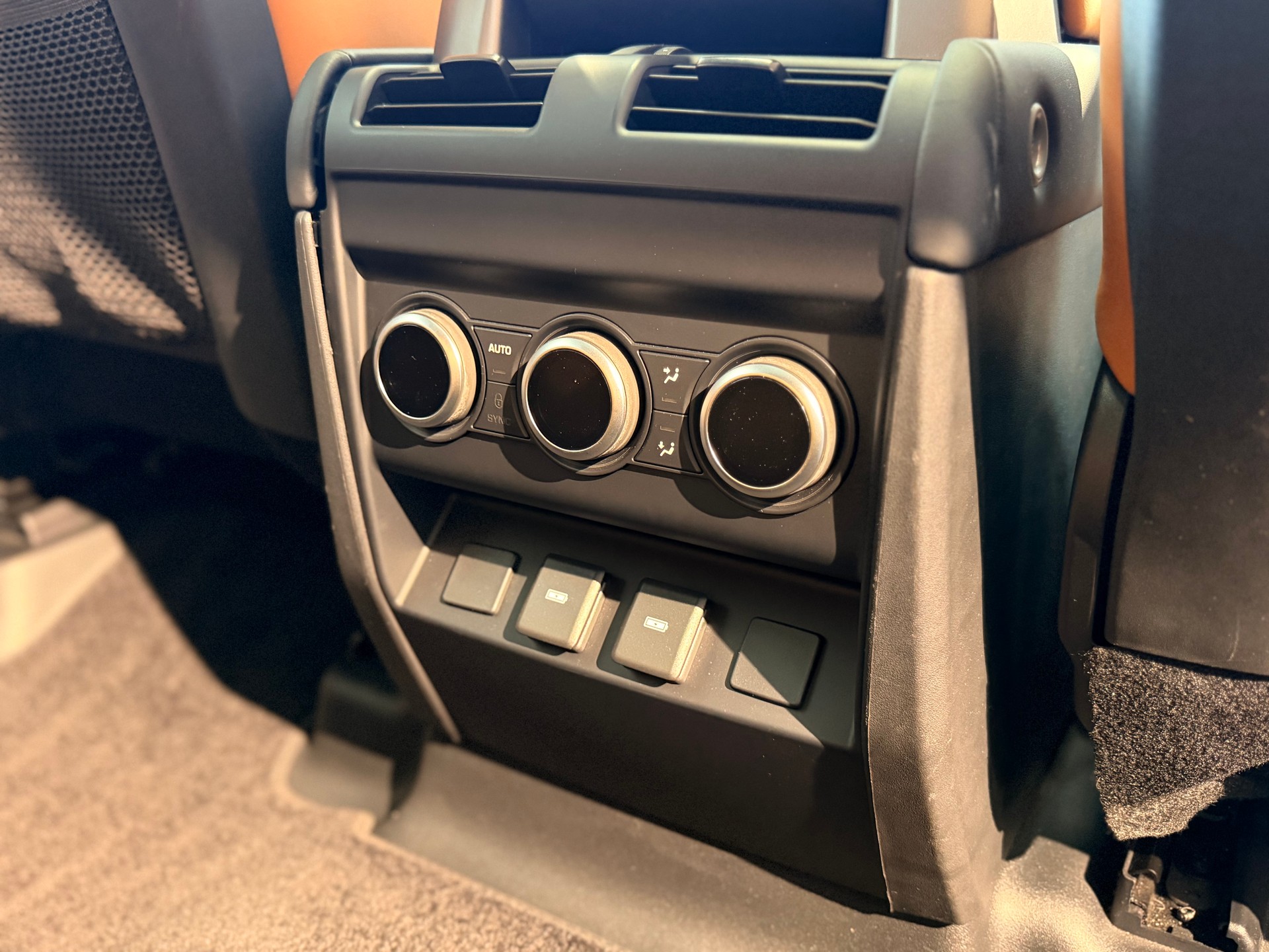 LAND ROVER Defender 110 525 V8 5.0 URBAN-EDITION-image-24