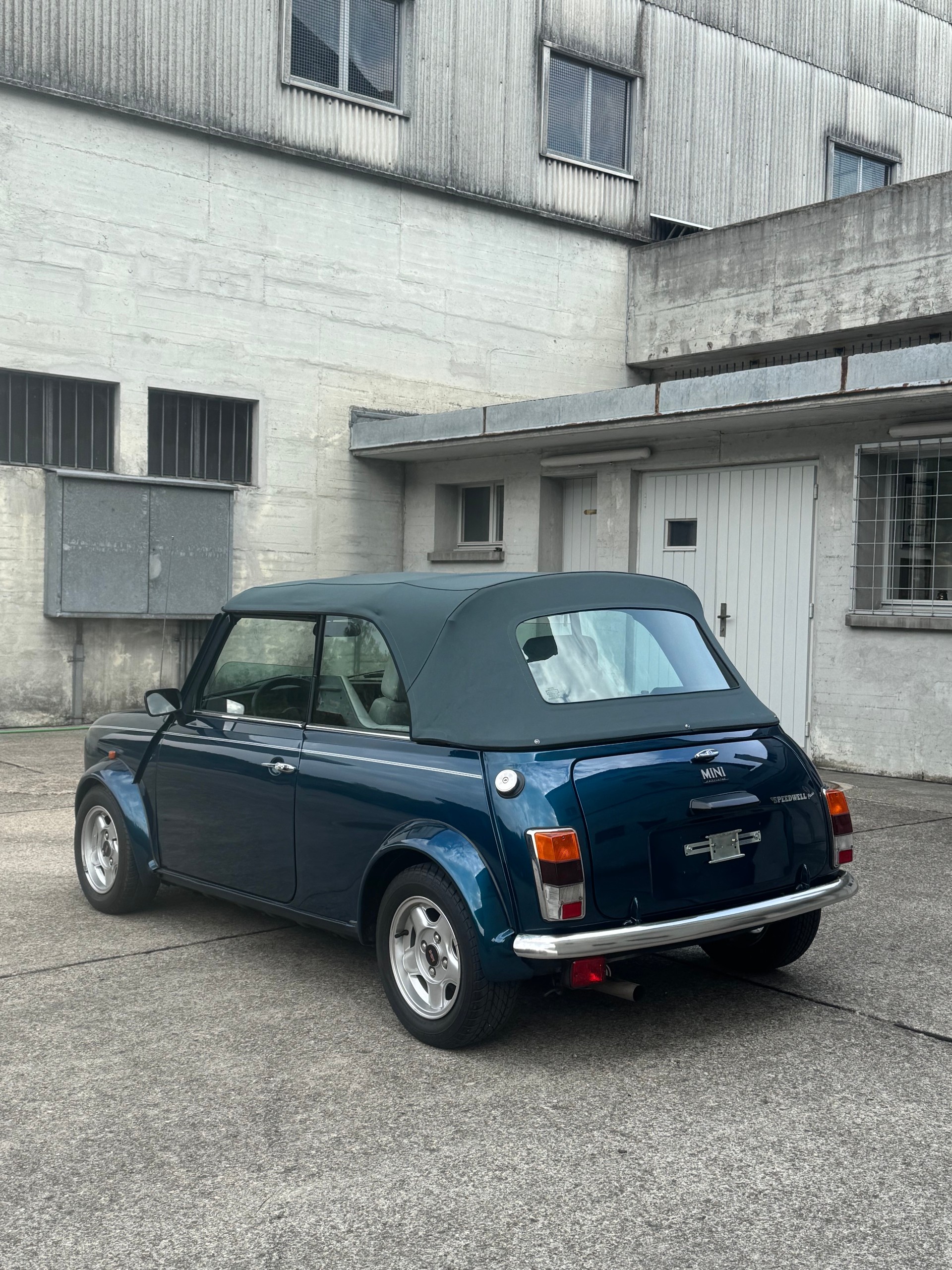 MINI Lamm Cabrio-showroom-element-3