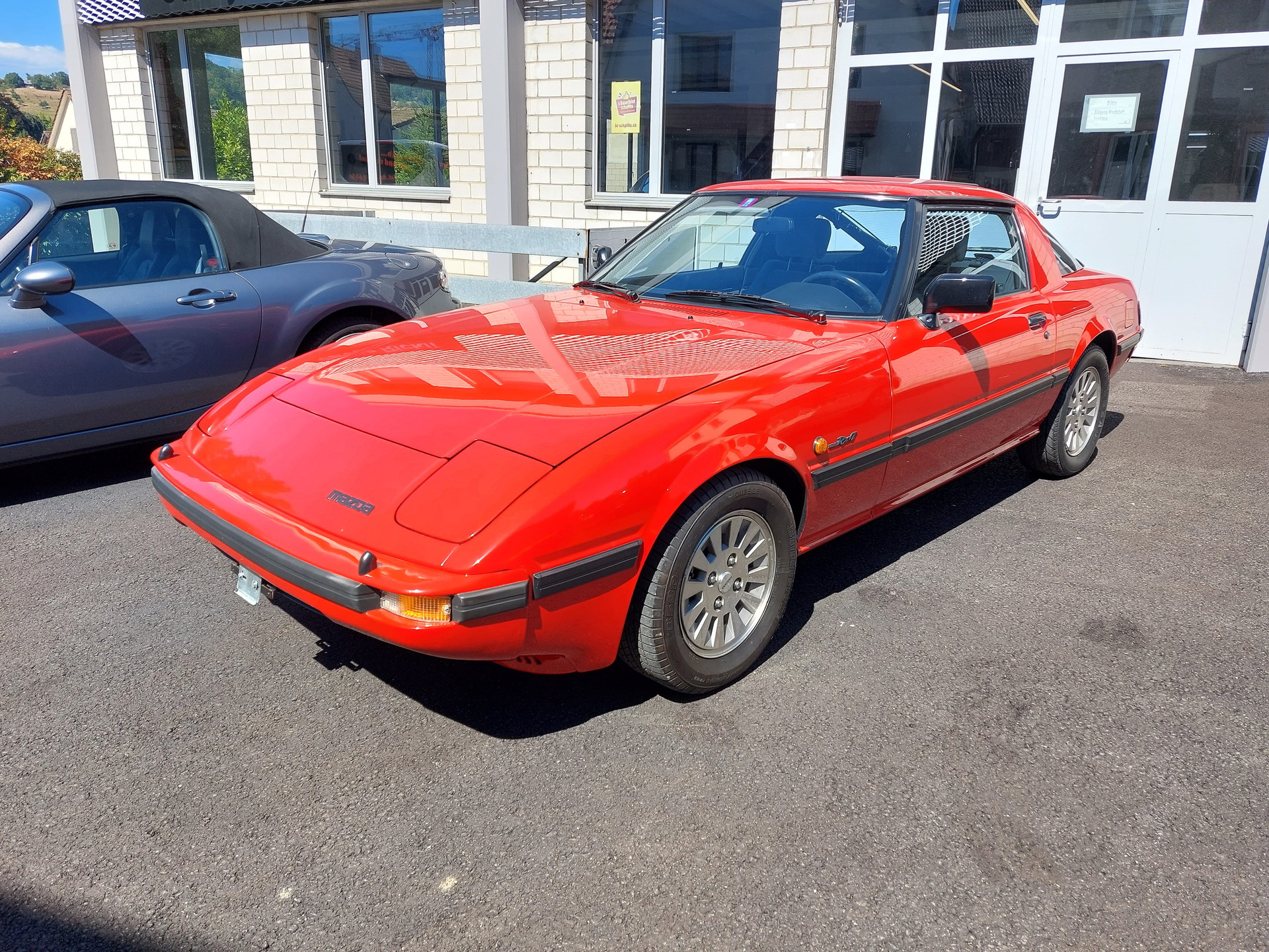 MAZDA RX-7-showroom-element-2