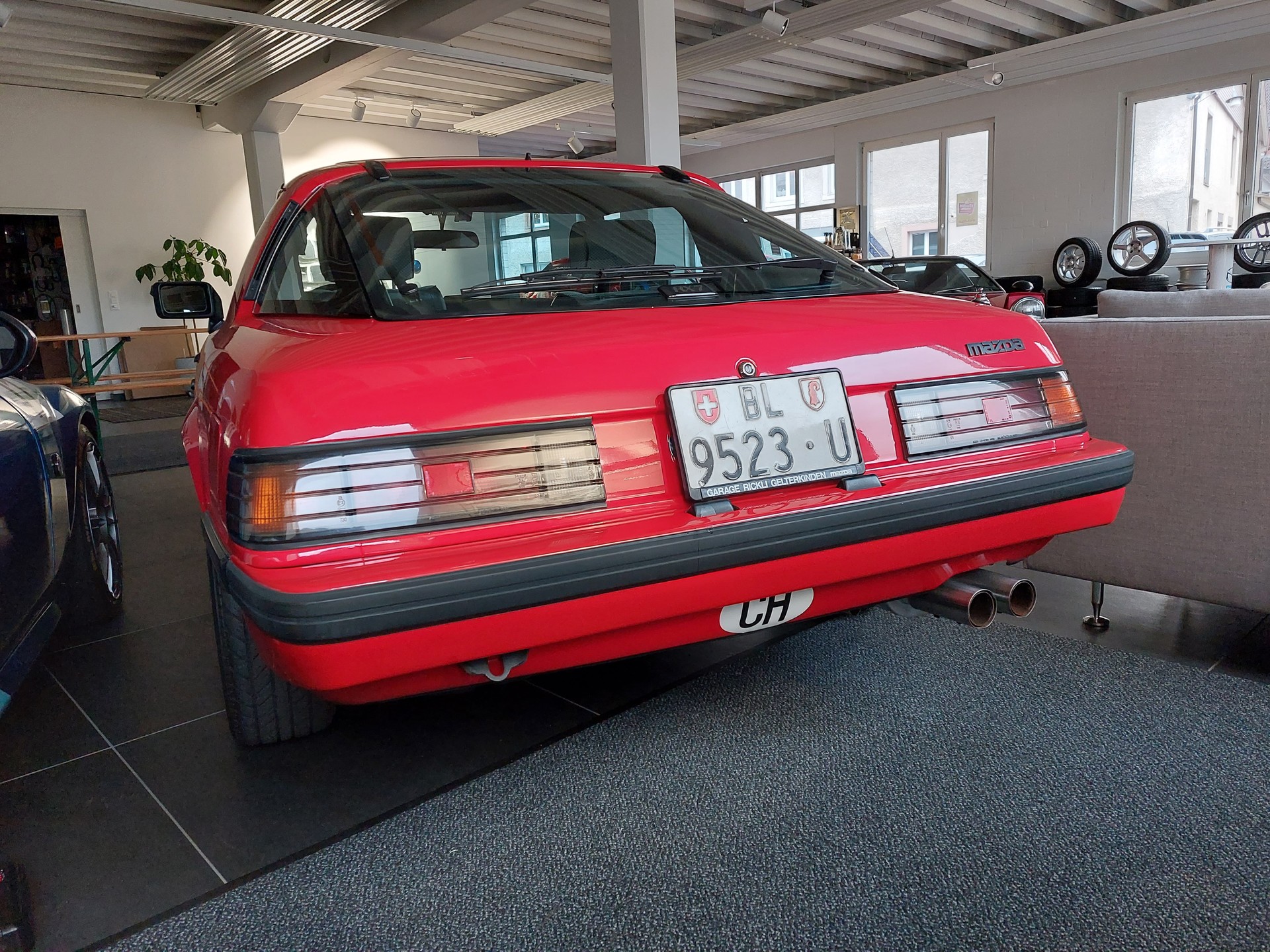 MAZDA RX-7-showroom-element-1