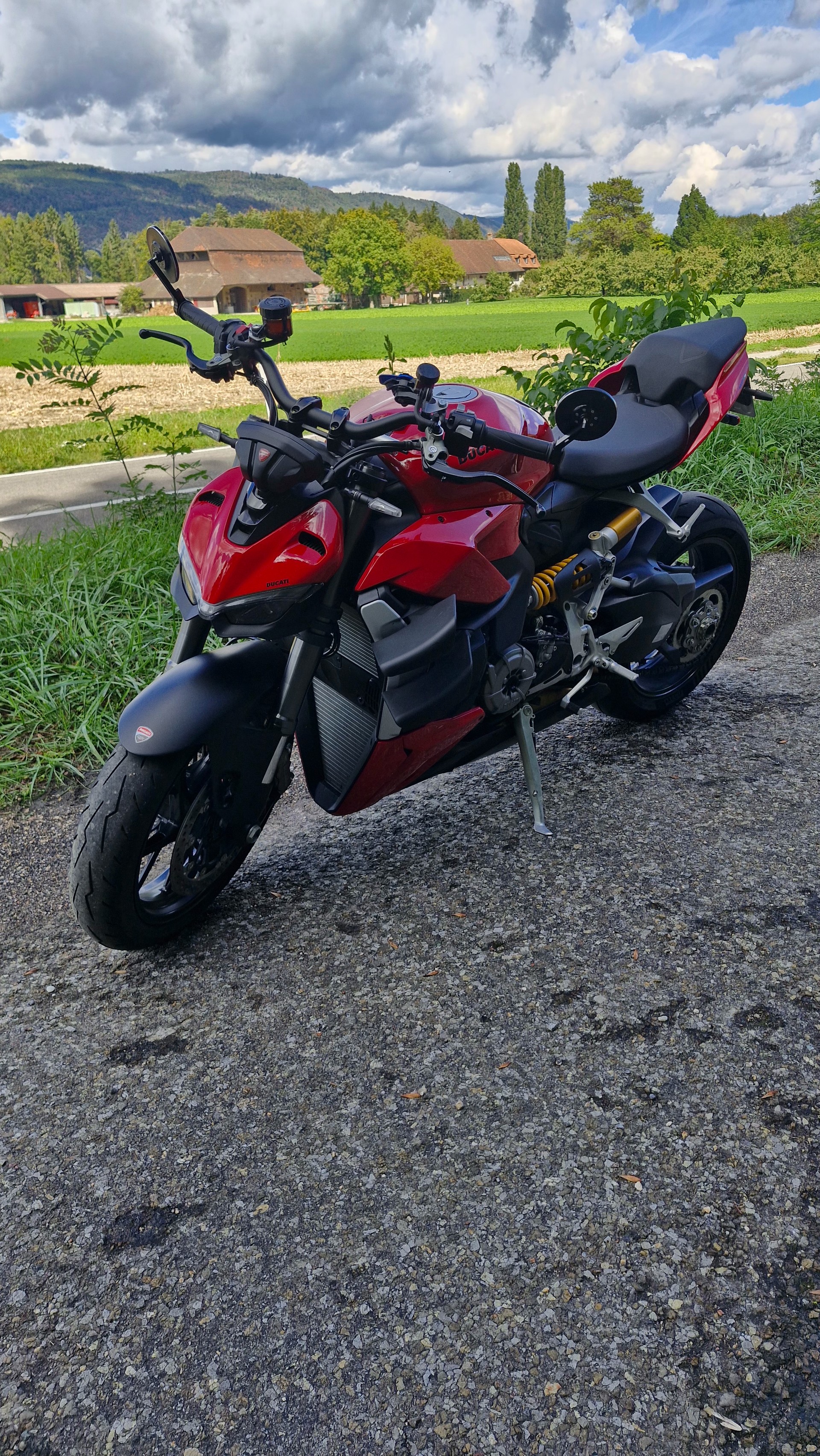 DUCATI Streetfighter V2-image-2