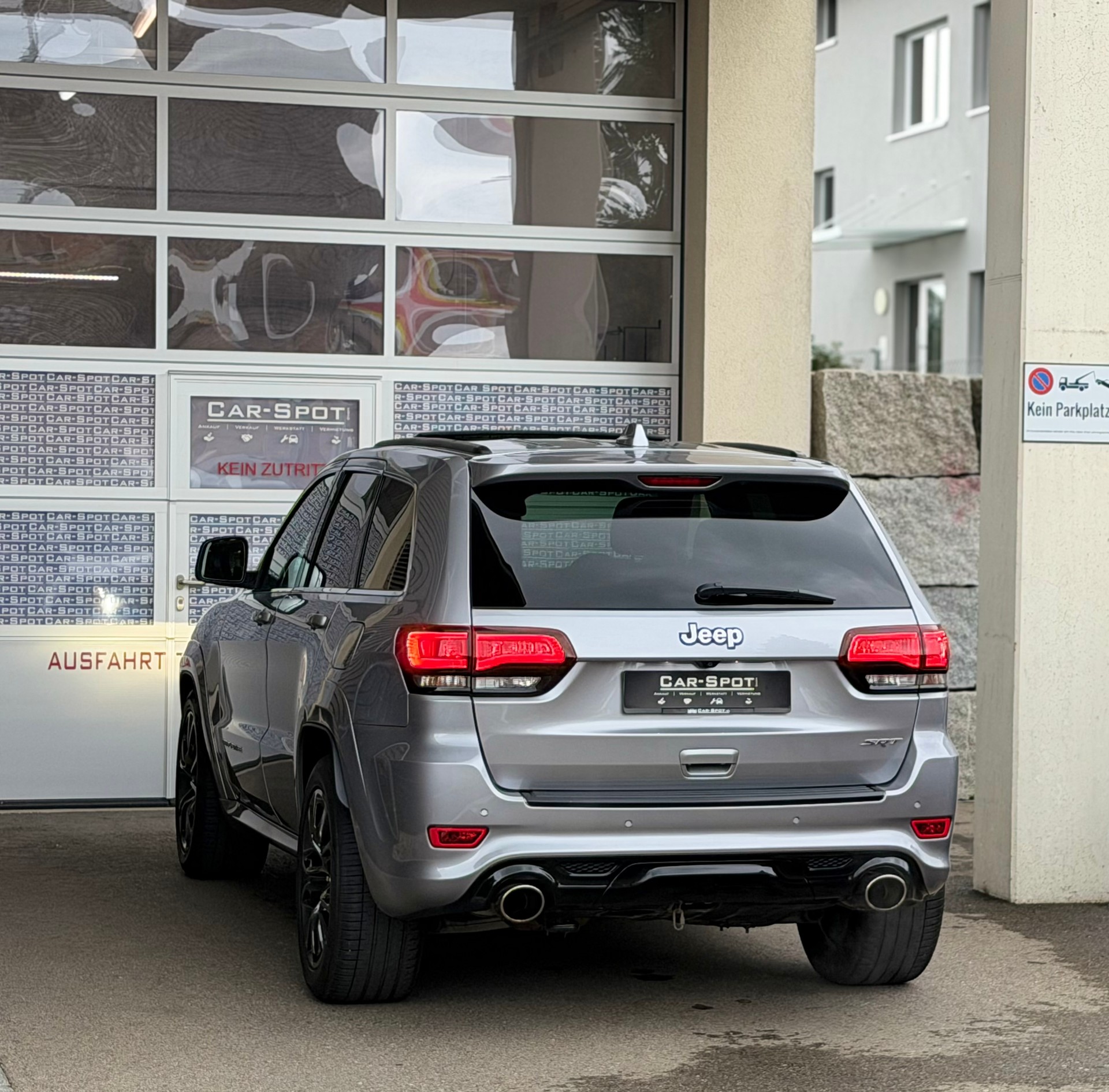 JEEP Grand Cherokee 6.4 V8 HEMI SRT8 Automatic-image-5