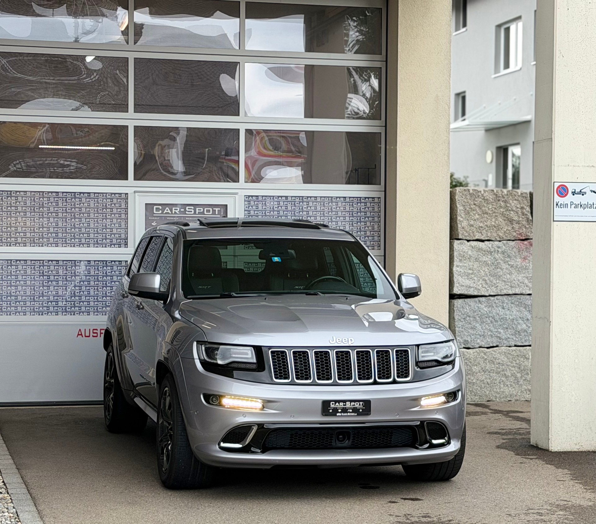 JEEP Grand Cherokee 6.4 V8 HEMI SRT8 Automatic-showroom-element-2