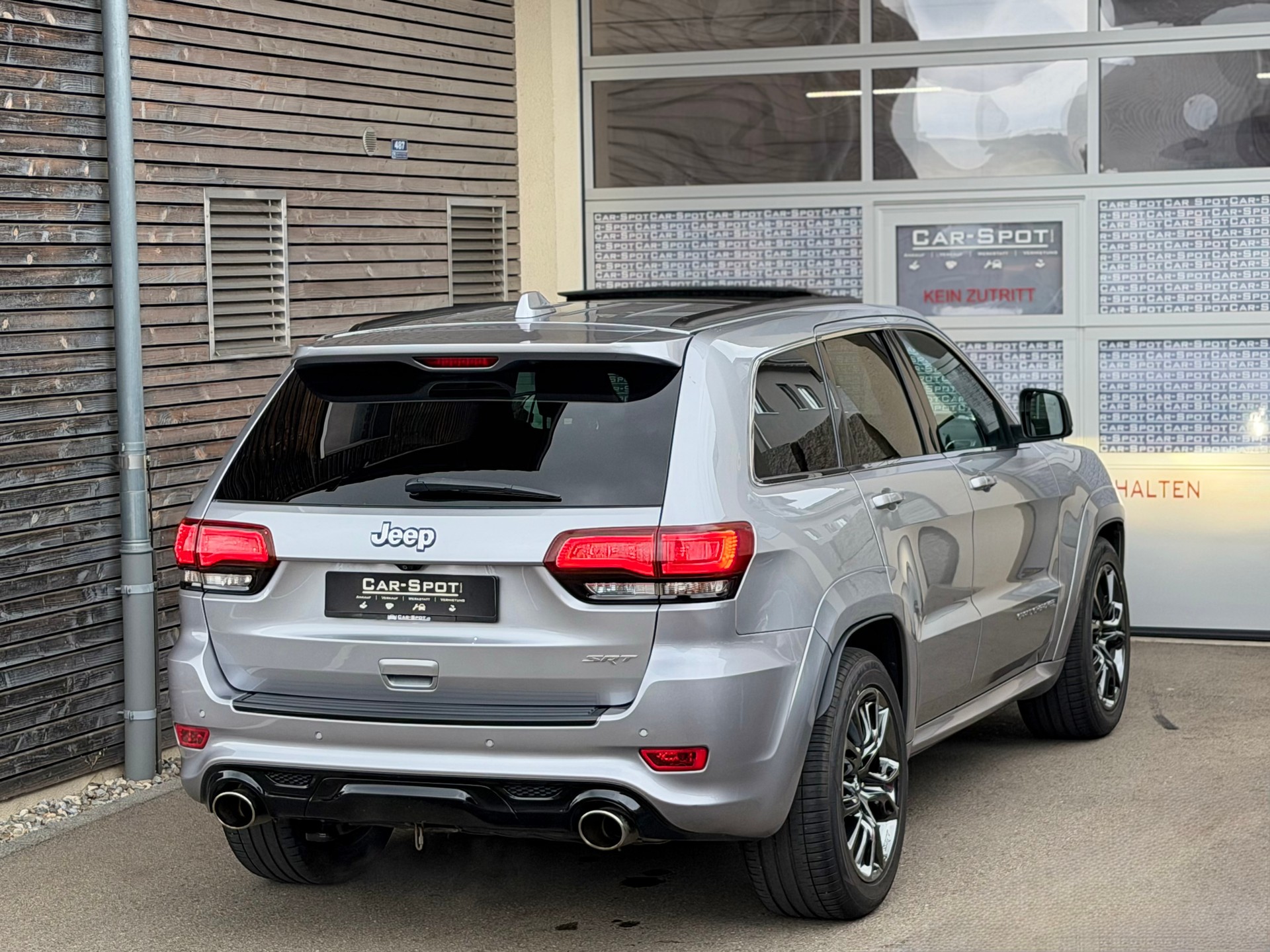 JEEP Grand Cherokee 6.4 V8 HEMI SRT8 Automatic-showroom-element-3