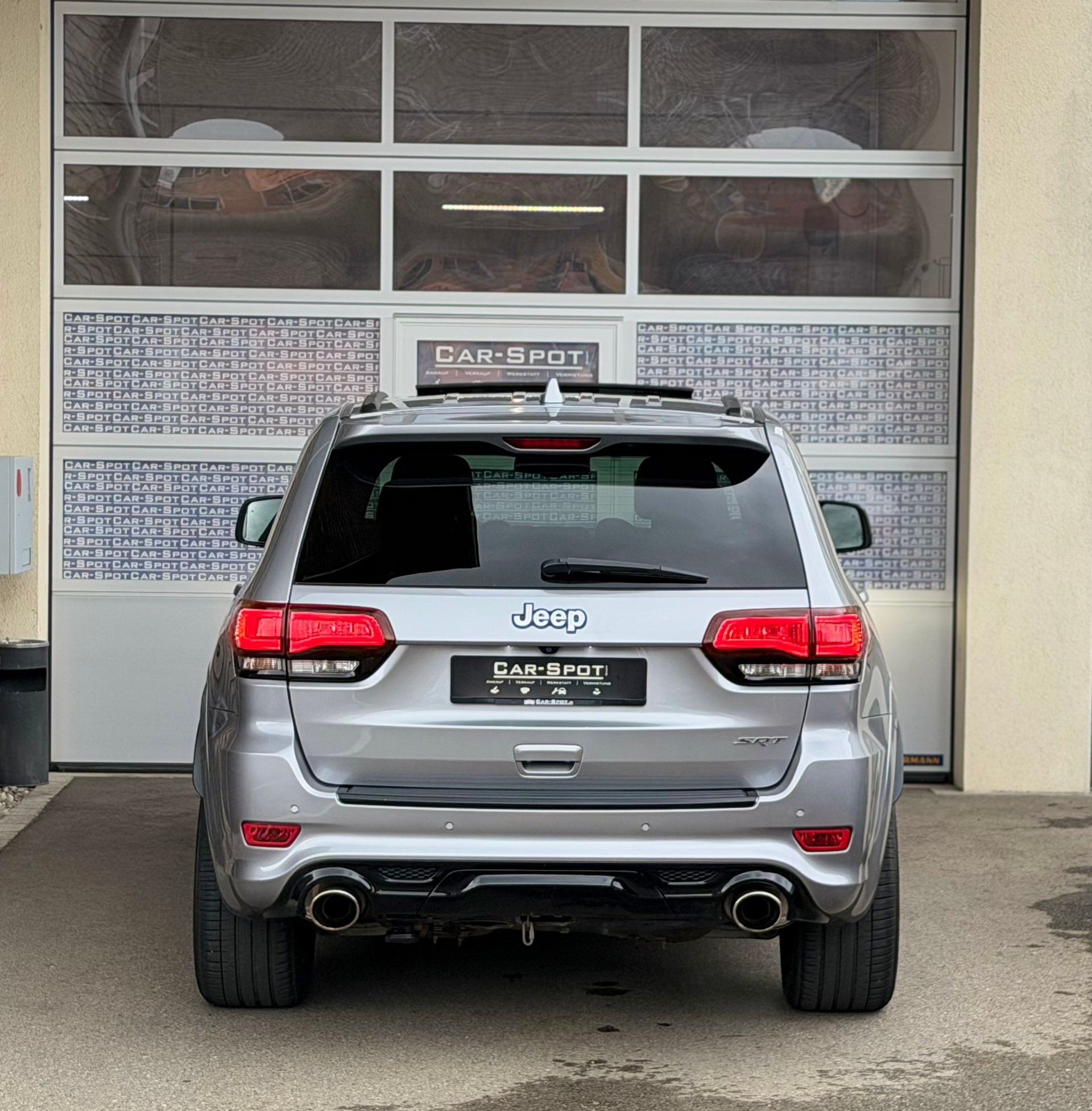 JEEP Grand Cherokee 6.4 V8 HEMI SRT8 Automatic-image-4