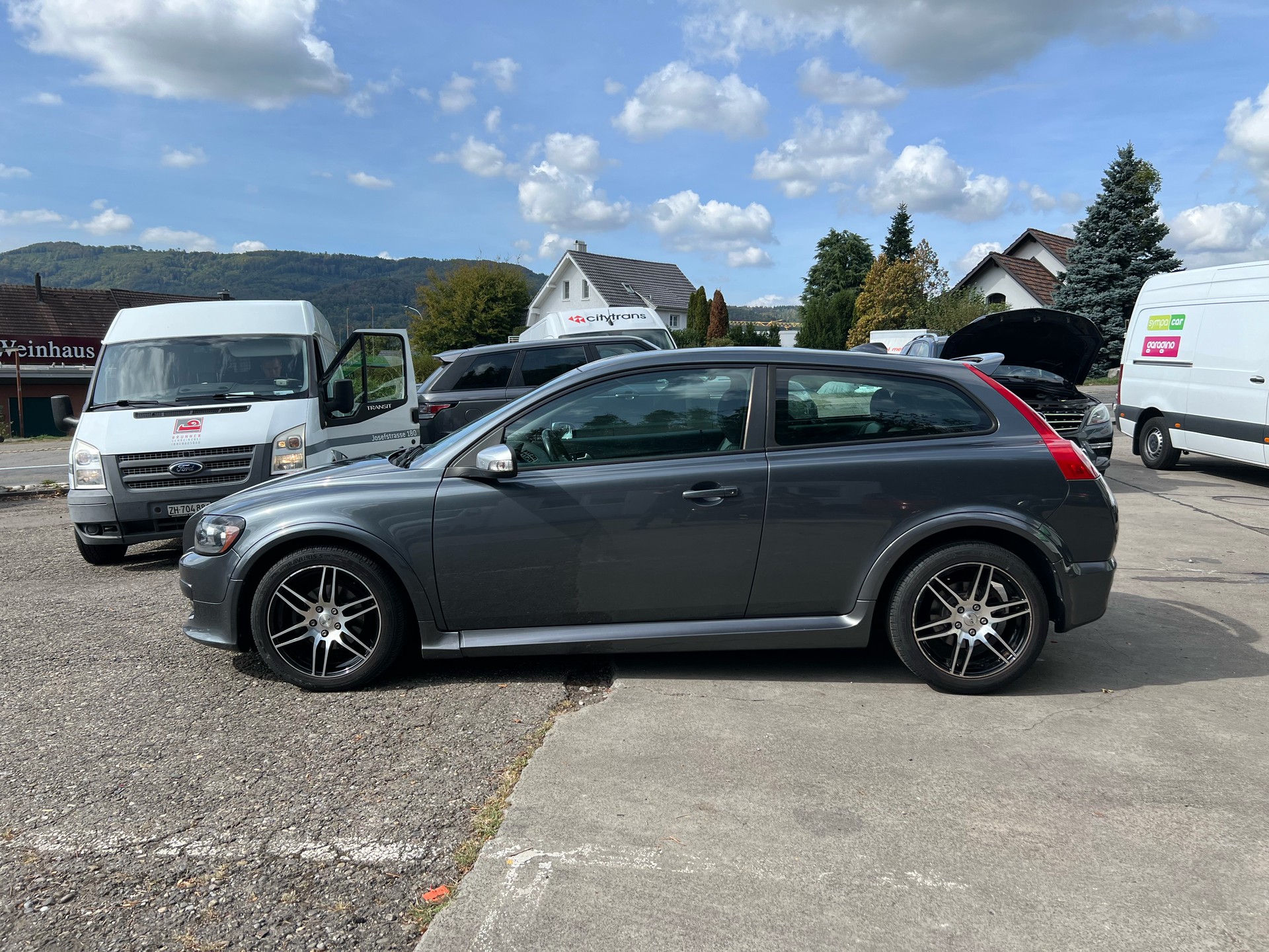 VOLVO C30 2.0D Momentum-showroom-element-1