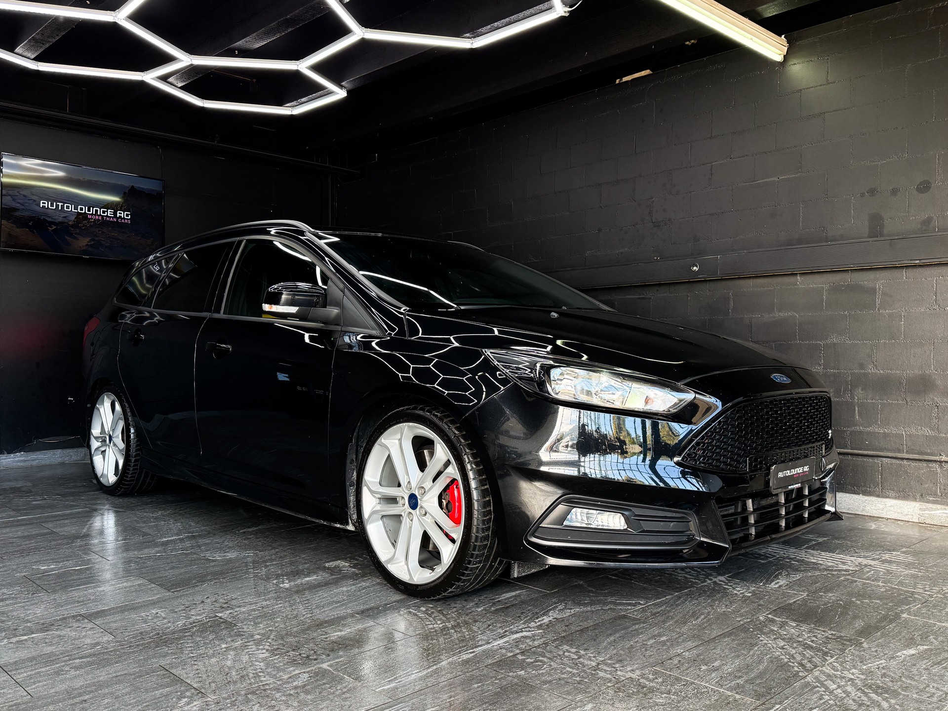 FORD Focus 2.0 SCTi ST2-showroom-element-1