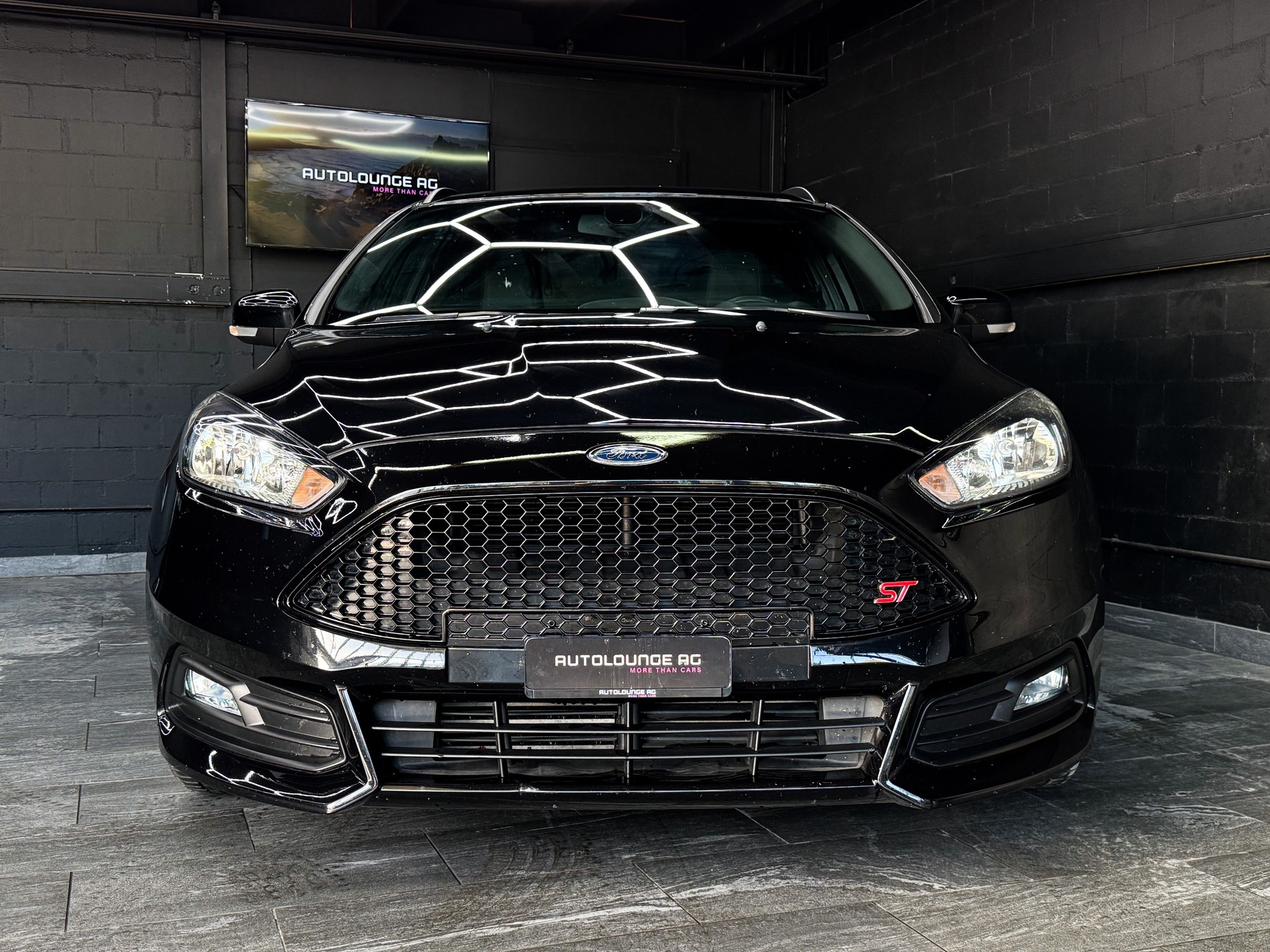 FORD Focus 2.0 SCTi ST2-showroom-element-3