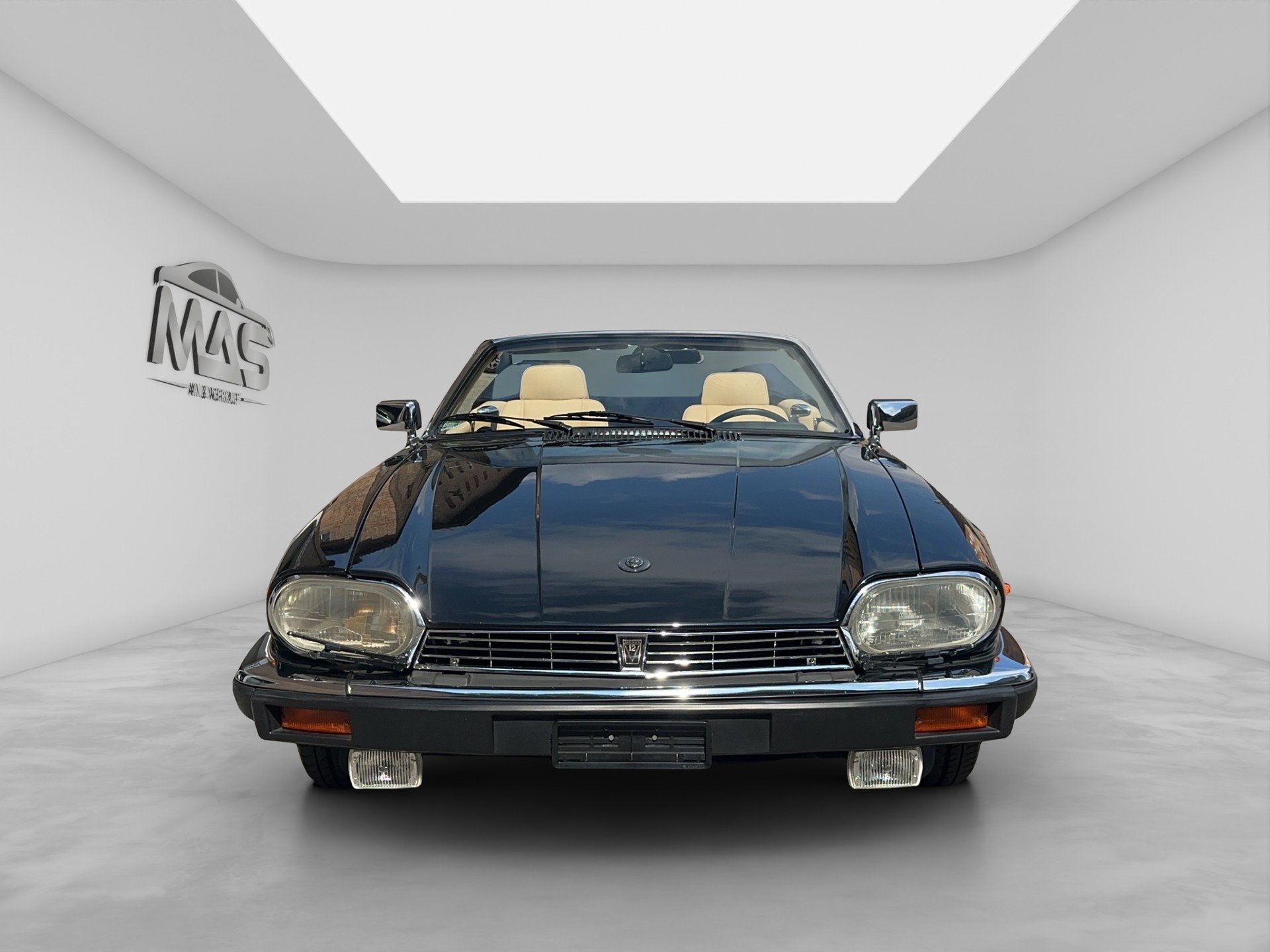 JAGUAR XJ12 5.3 Sovereign-showroom-element-1