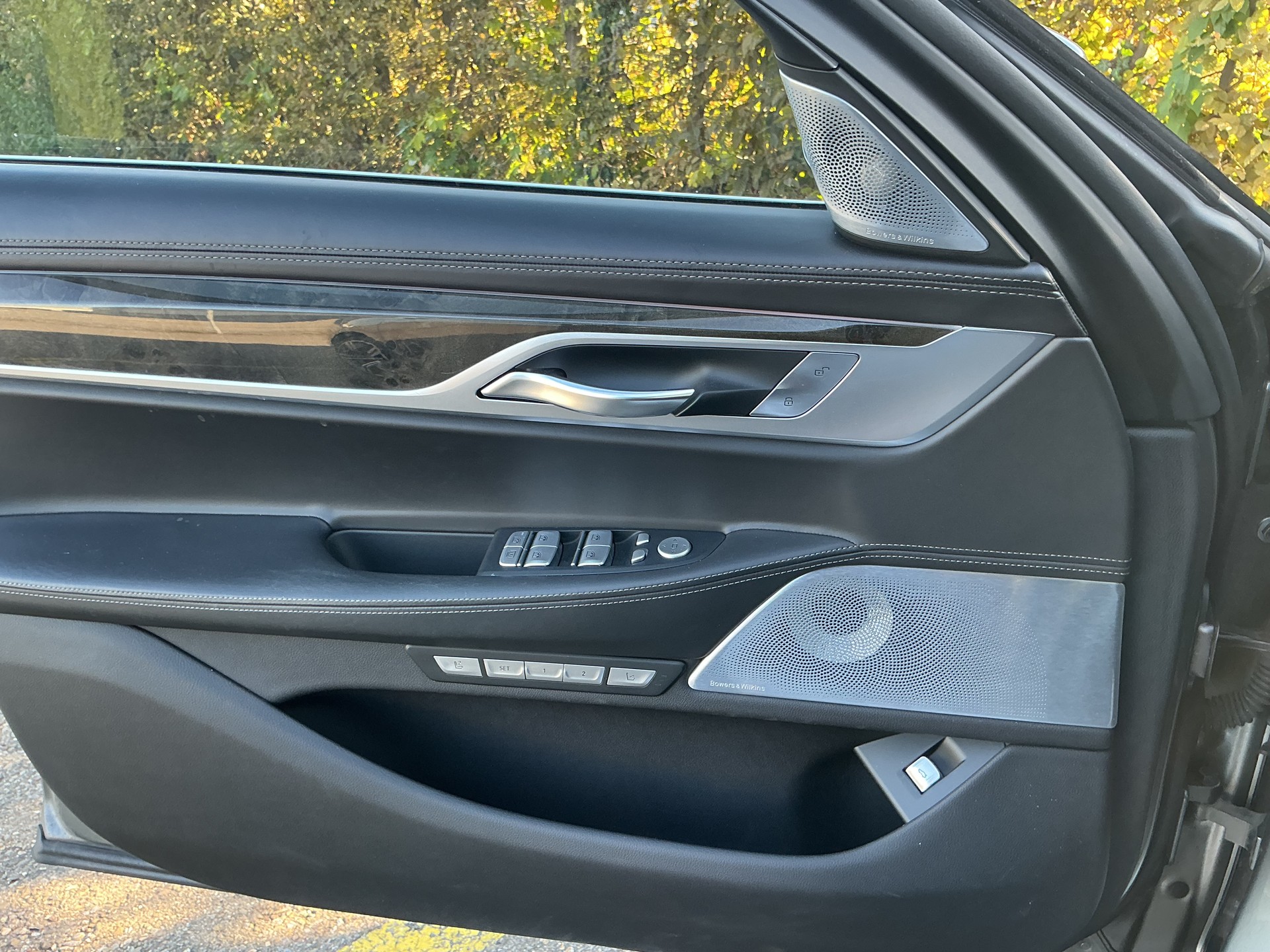 BMW 750i xDrive 578 ps M Sportgetriebe Vollausstattung-image-6