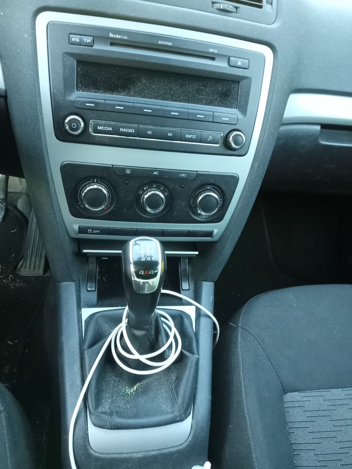 SKODA Octavia Combi 1.8 TSI Elegance 4x4-image-4