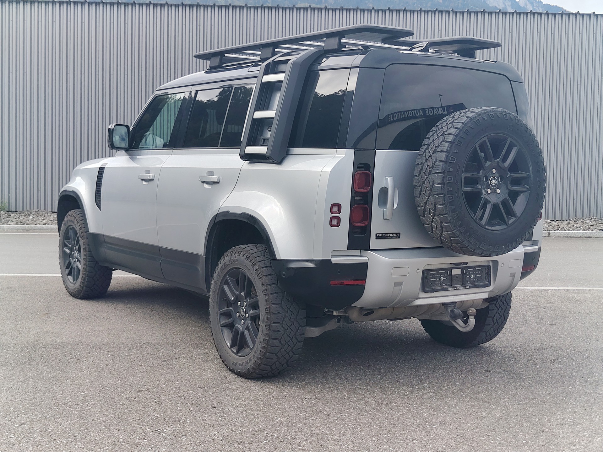 LAND ROVER Defender 110 P400 I6 First Edition 3.0 MHEV AT8-showroom-element-3