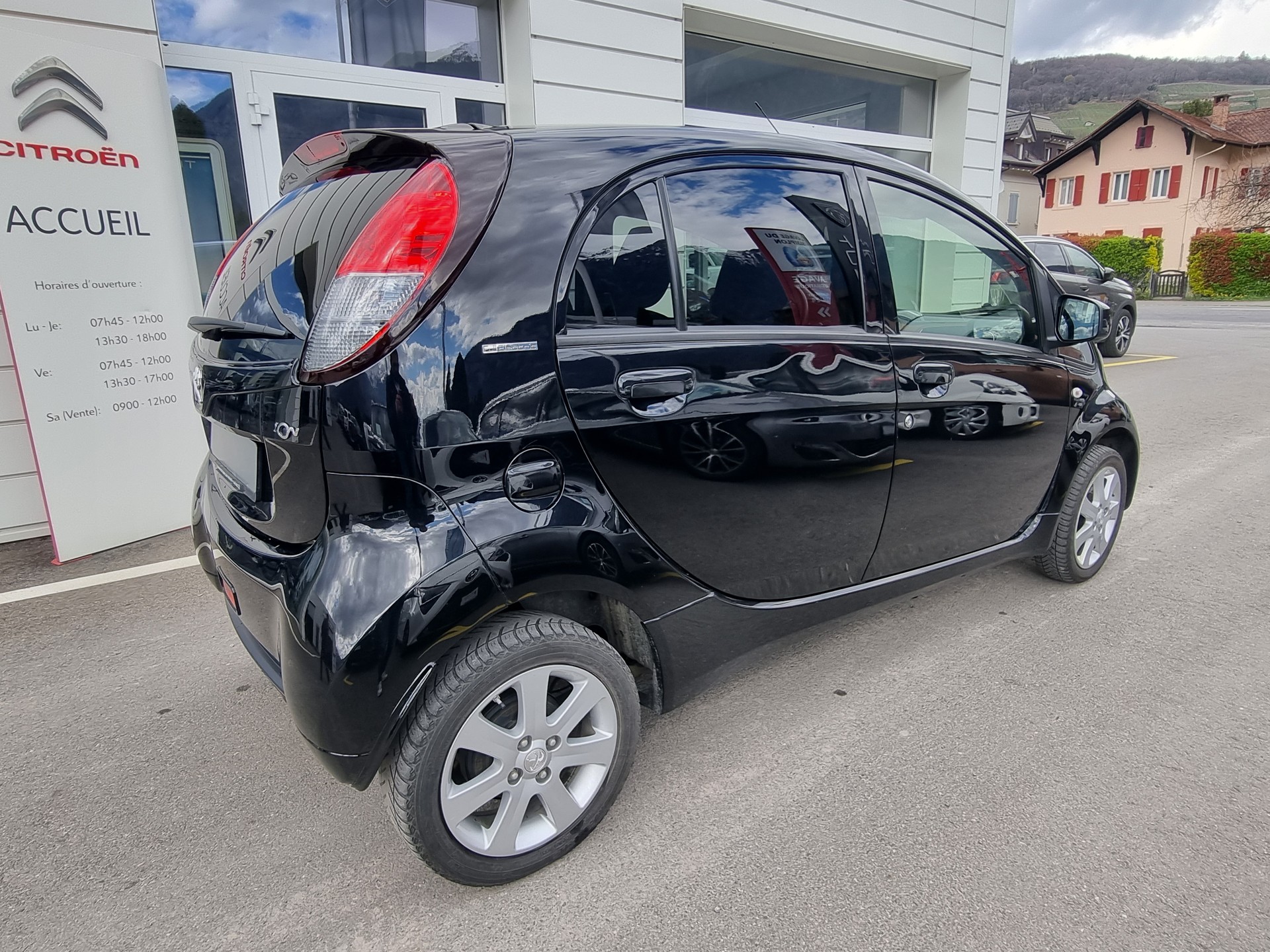 PEUGEOT iON Active-image-1