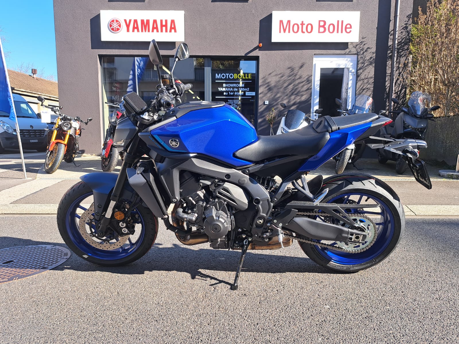 YAMAHA MT-09-showroom-element-2