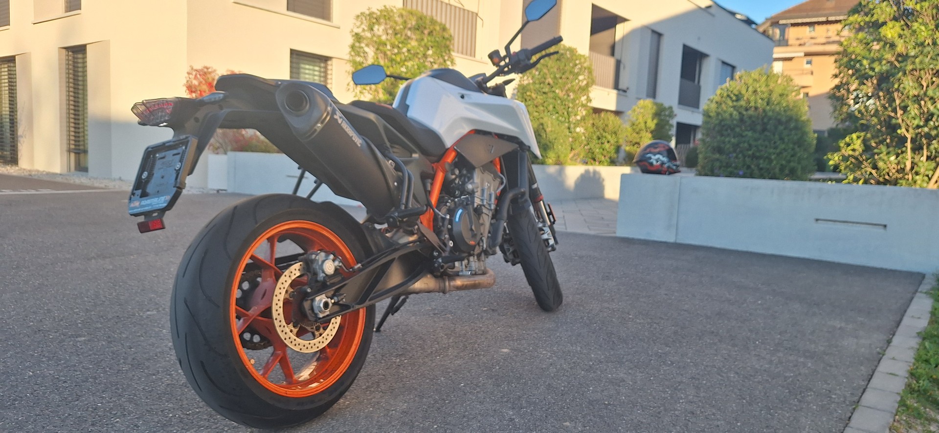 KTM 890 Duke R-image-5