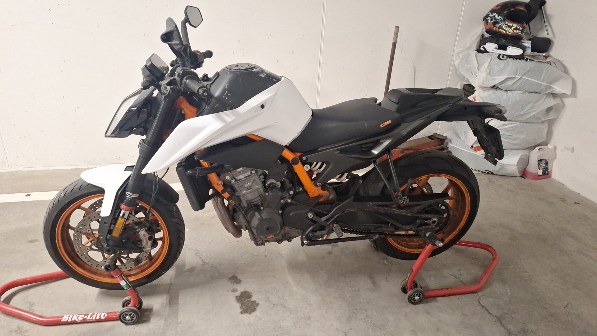 KTM 890 Duke R-image-7