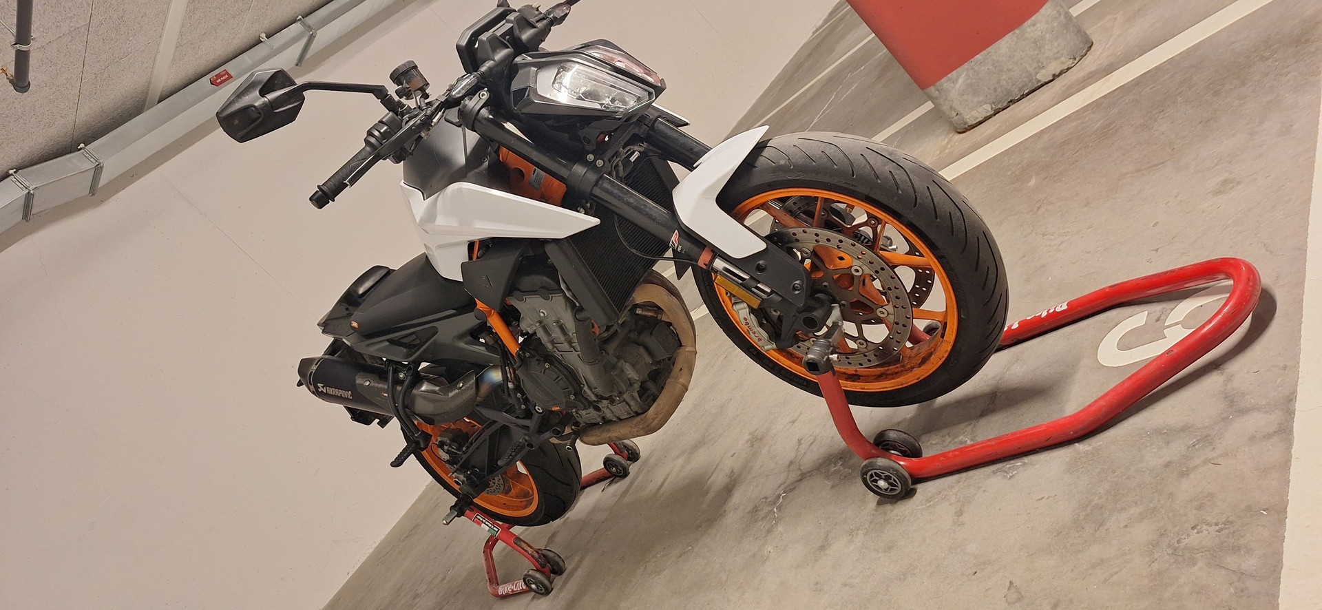KTM 890 Duke R-image-6
