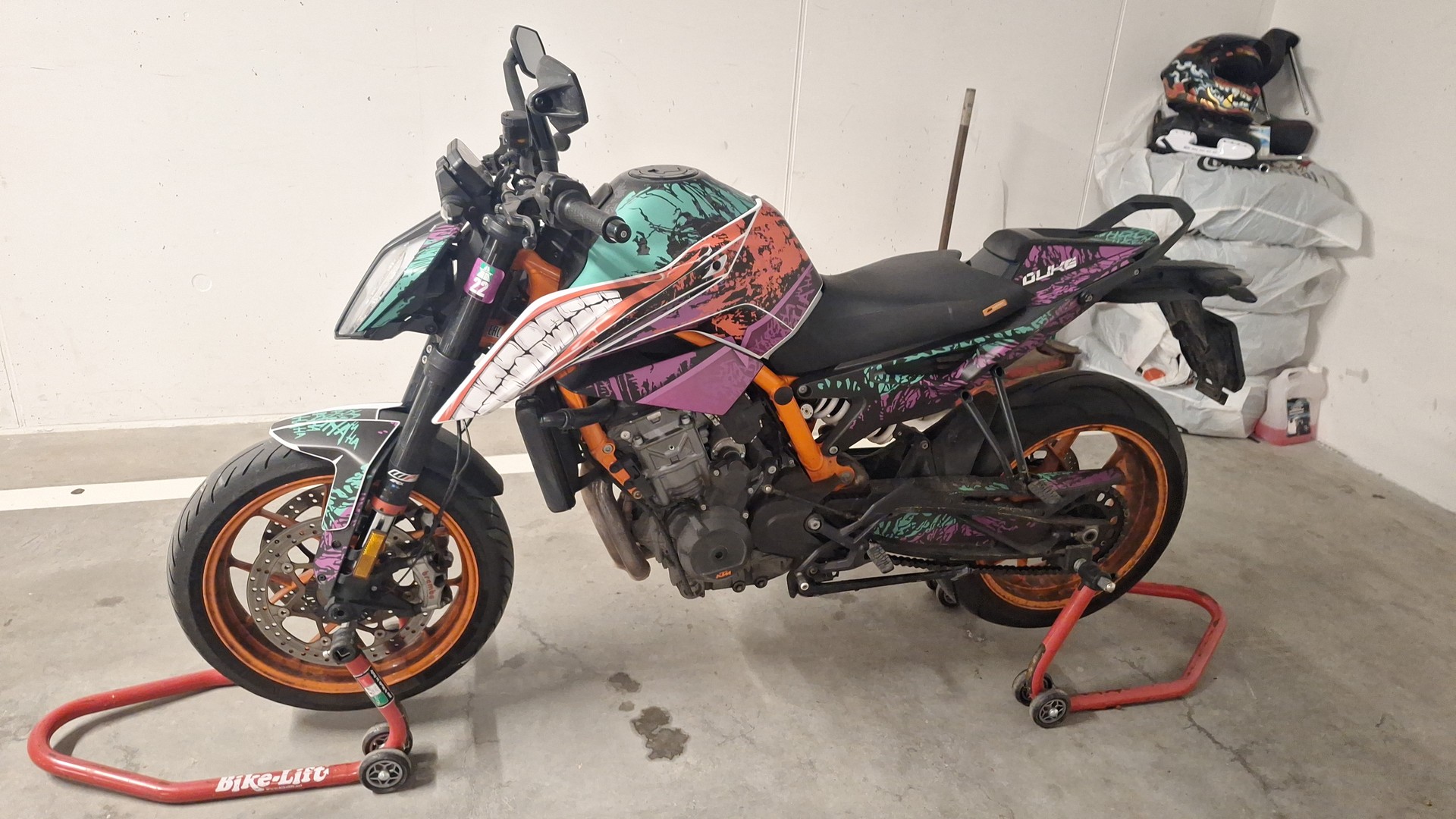 KTM 890 Duke R-image-8