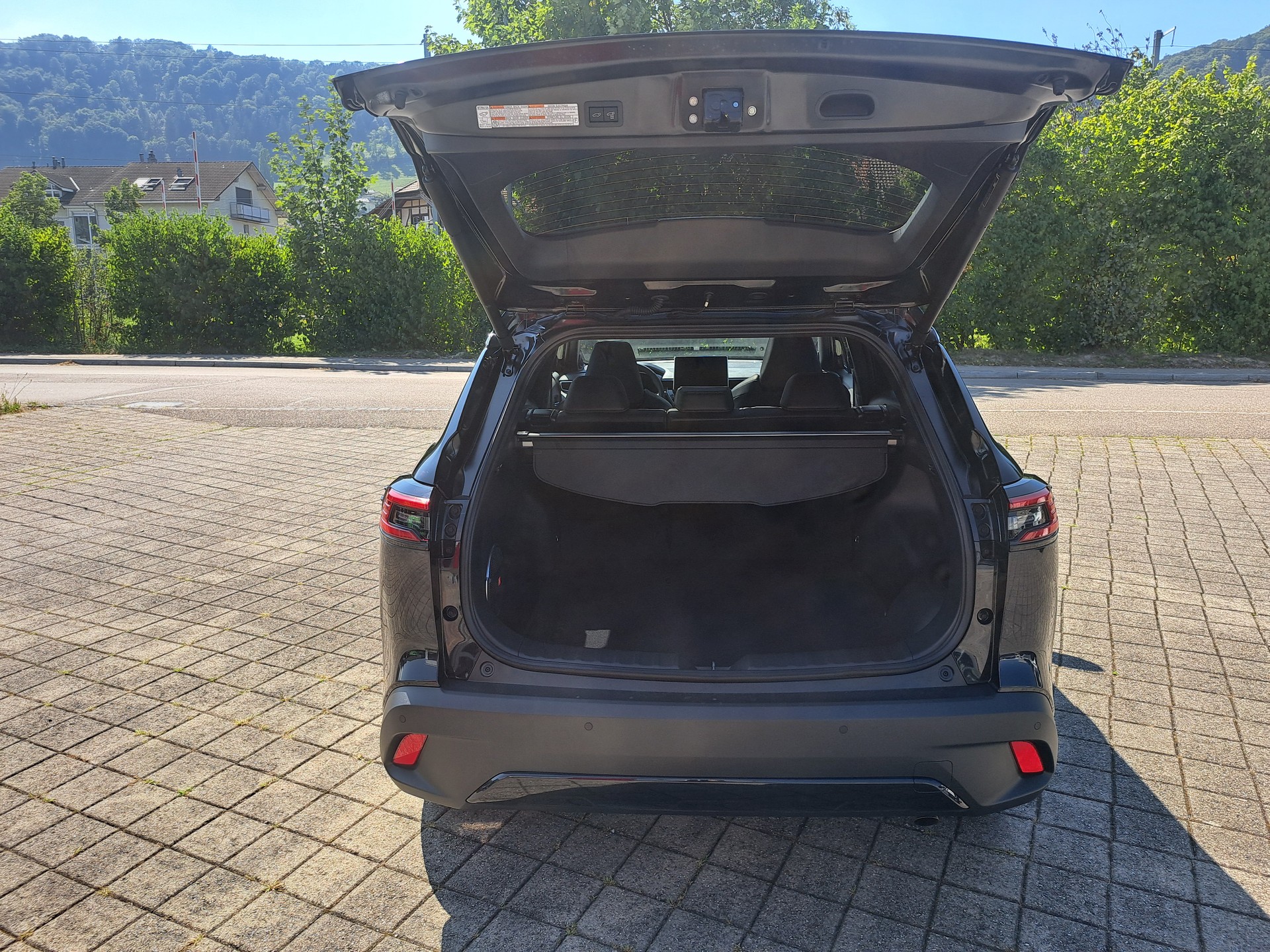 TOYOTA Corolla Cross 2.0 Premium e-CVT AWD-image-9