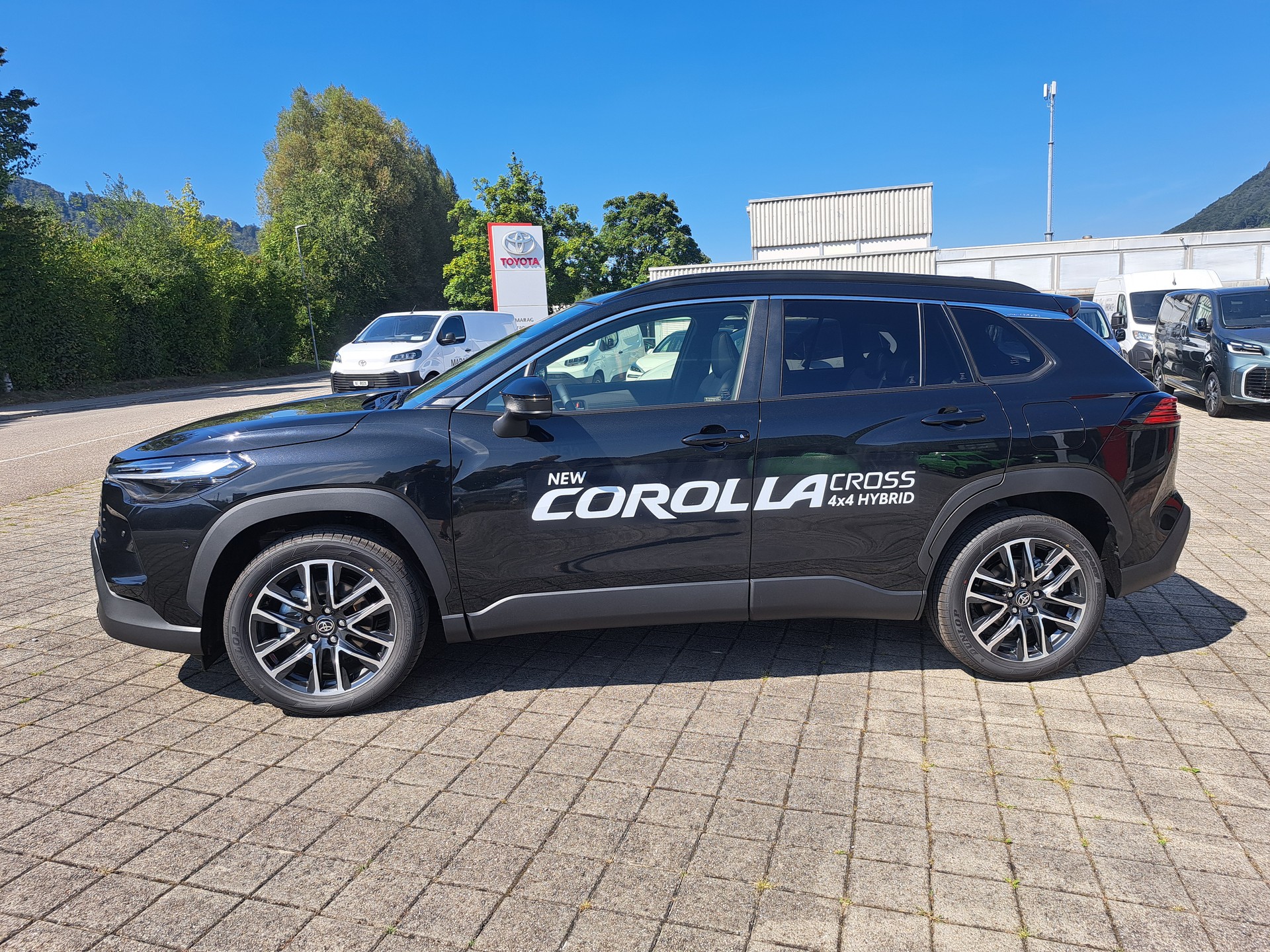 TOYOTA Corolla Cross 2.0 Premium e-CVT AWD-image-11