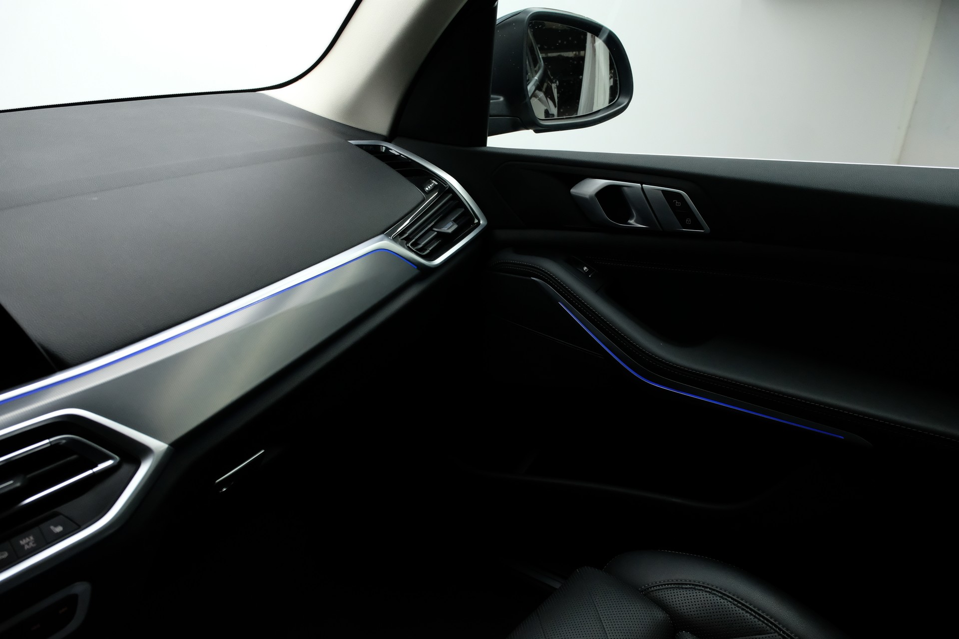 BMW X5 xDrive 48V 40i Steptronic-image-19